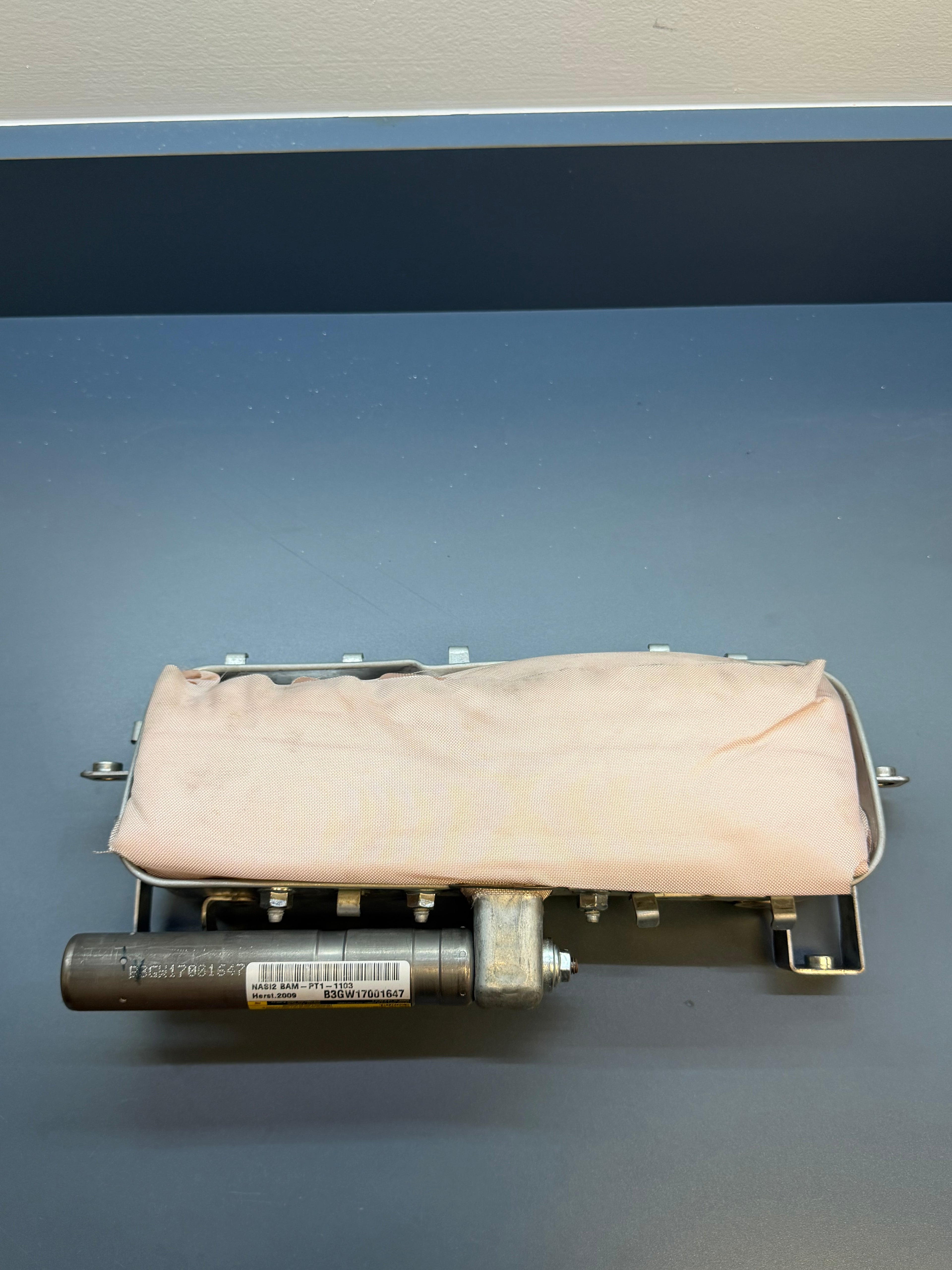 BMW E88 Convertible Driver side Knee Airbag KU698499404P