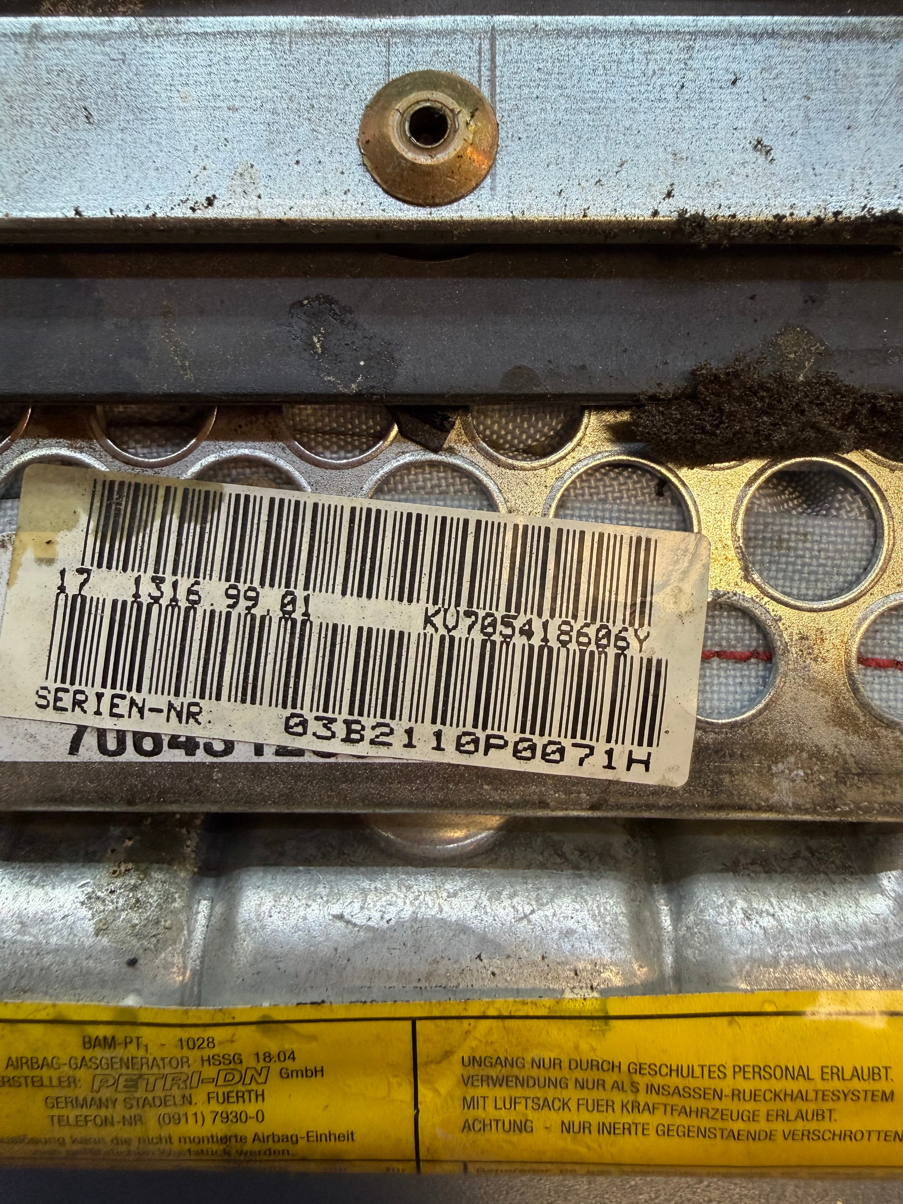 BMW E85 Z4 Right passenger Knee Airbag KV705418606Y