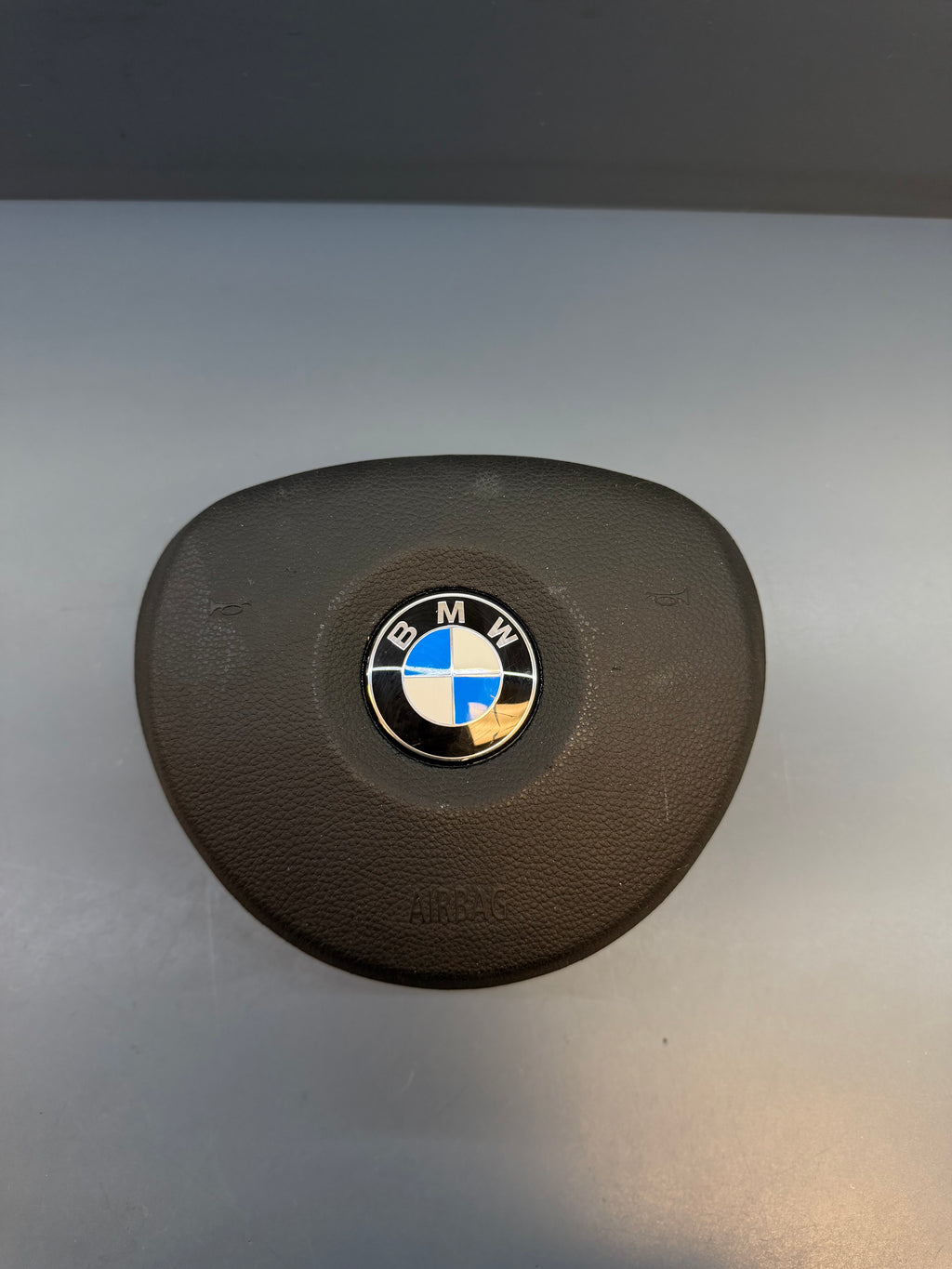 BMW E81 E82 E87 E88 E90 E91 E93 E92
Steering Wheel Airbag 3051642