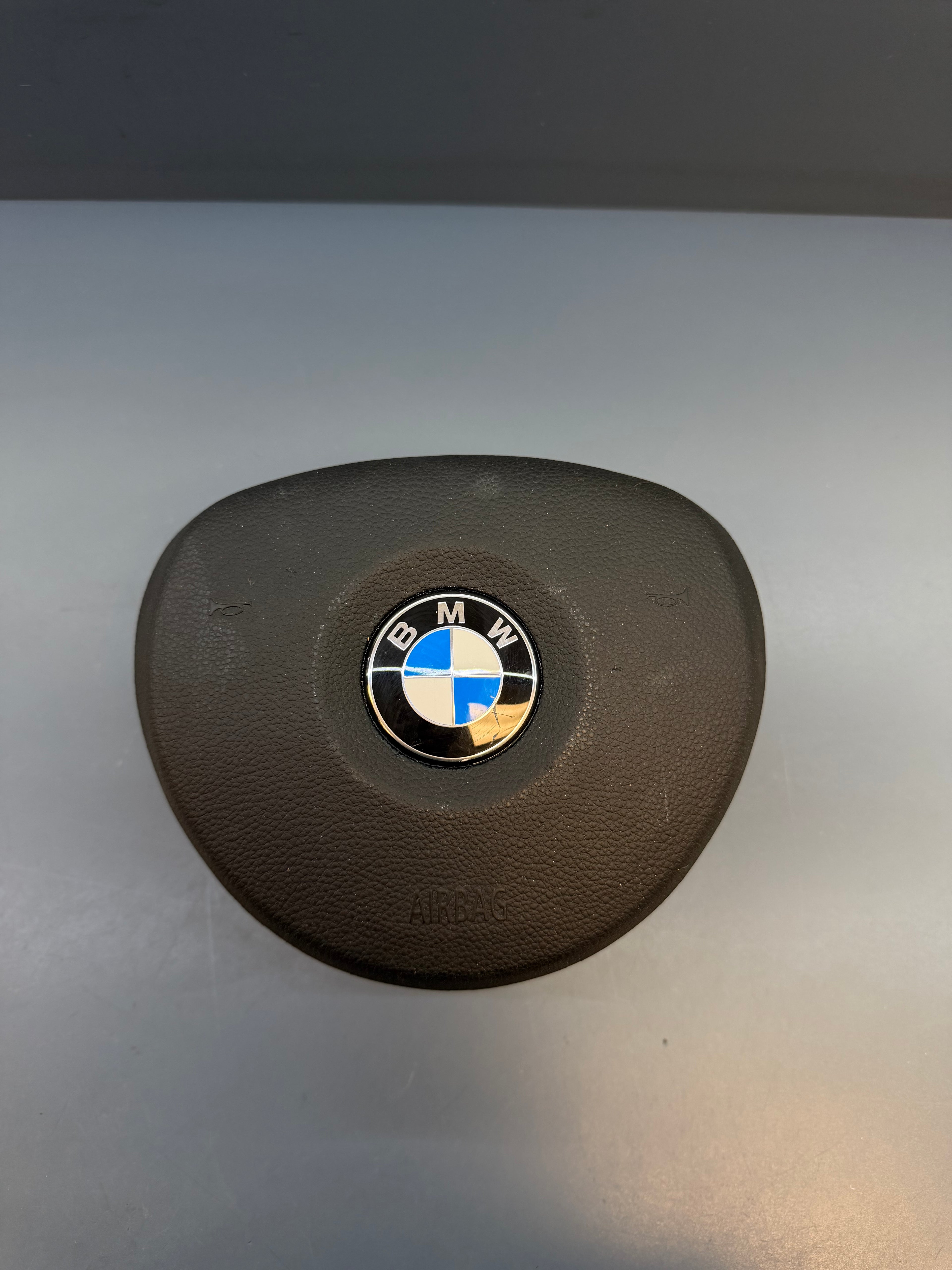 BMW E81 E82 E87 E88 E90 E91 E93 E92
Steering Wheel Airbag 3051642