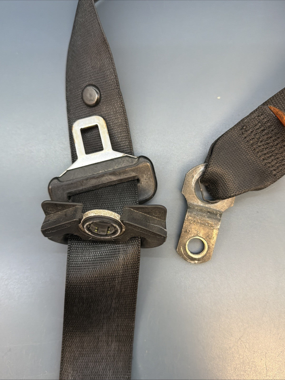 2001-2005 BMW 320i E46 Front Right Side Seat Belt Retractor 7008684 Black OEM