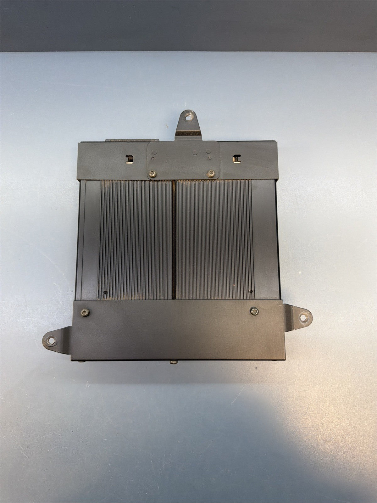 BMW 2001-2006 E46 RADIO AUDIO AMPLIFIER AMP OEM 6920594