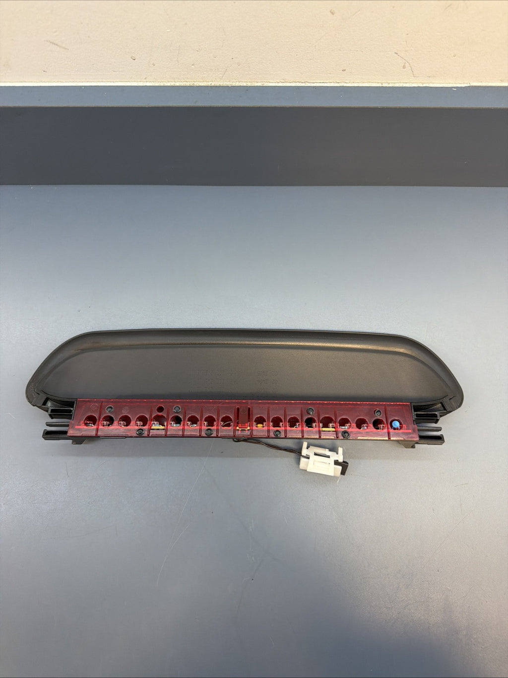 2006-2011 BMW E90 SEDAN 328I 330I 335I M3 THIRD BRAKE STOP LIGHT LAMP 7146059