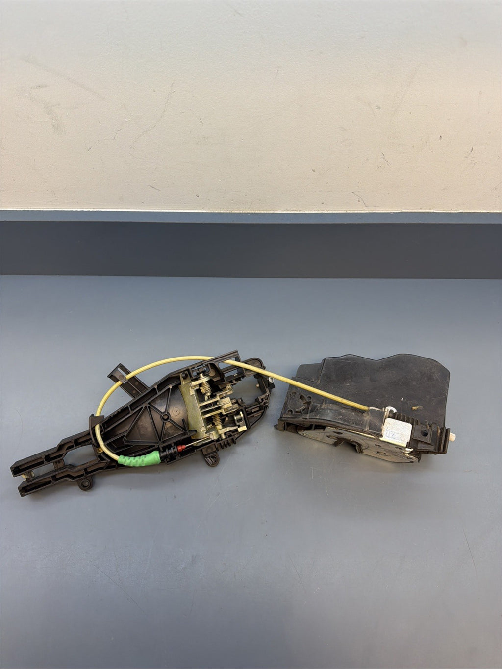 12-15 BMW X1 E84 Front Right Door Lock Latch Actuator & Handle Frame OEM 7229458