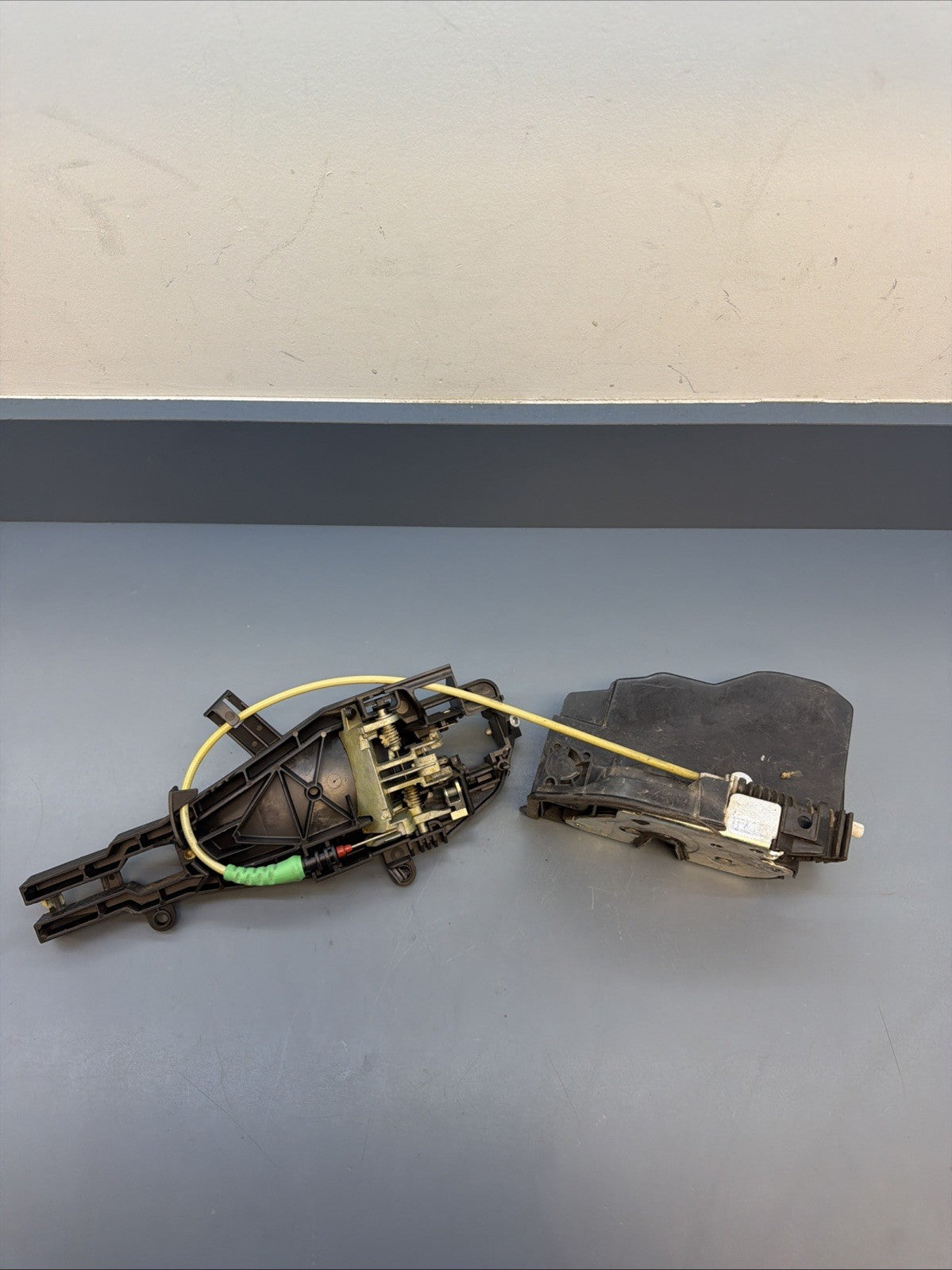 12-15 BMW X1 E84 Front Right Door Lock Latch Actuator & Handle Frame OEM 7229458