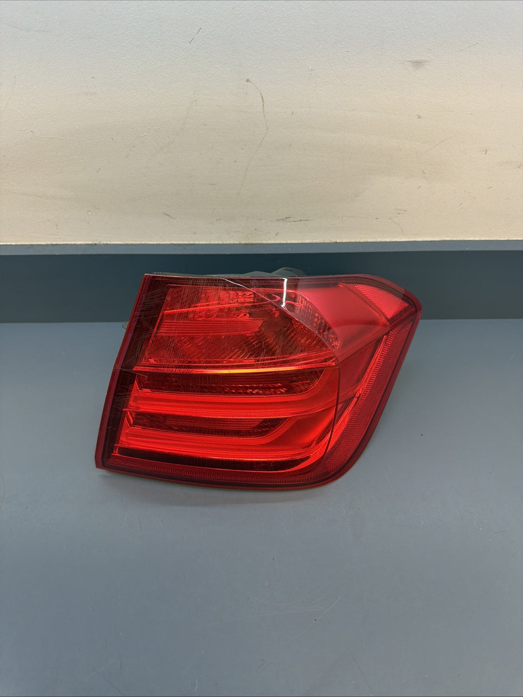12-16 BMW F30 REAR RIGHT SIDE TRUNK OUTER STOP TAILLIGHT TAILLAMP OEM 7259896