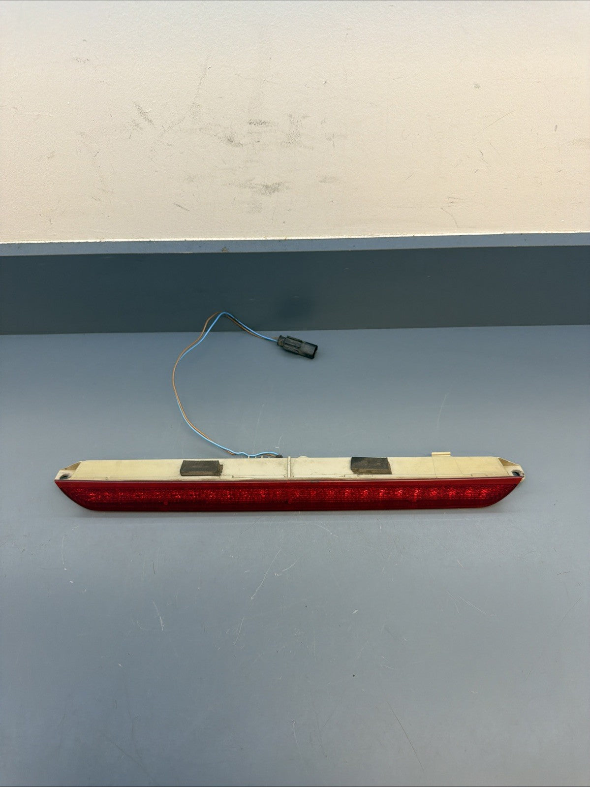 00-06 BMW X5 E53 CENTER BRAKE STOP LIGHT REAR RED LED HIGH MOUNT 63258362039 OEM