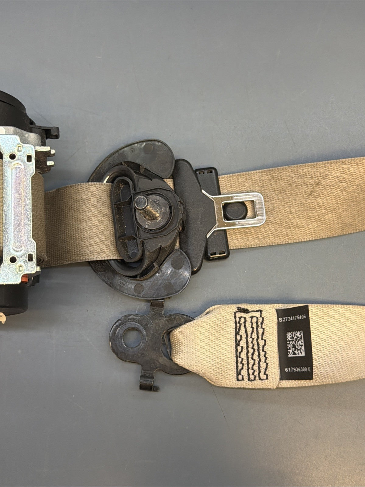 2011 - 2016 BMW 550I F10 OEM FRONT RIGHT SEAT BELT RETRACTOR | Beige 618120800