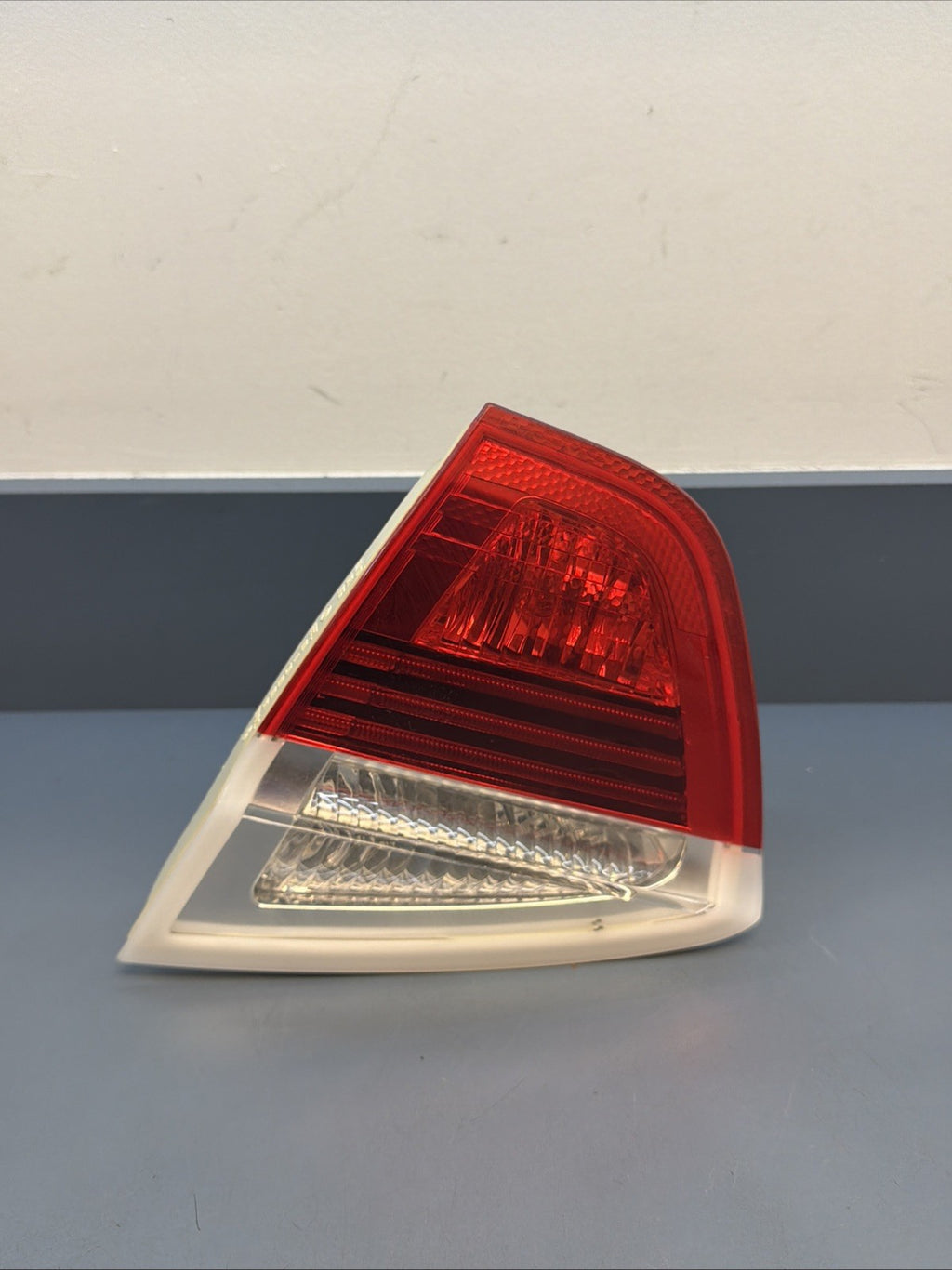 06-08 BMW E90 325i Rear Right Side Inner Tail Light Saloon 6937460 OEM PRE LCI