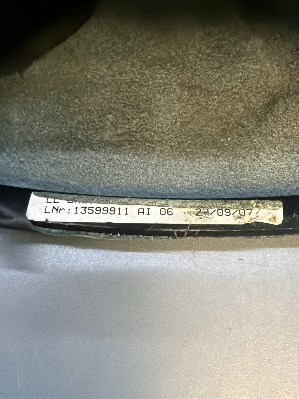 2007 BMW E90 328i SEDAN AUTOMATIC FLOOR SHIFT SHROUD BLACK OEM 13599911