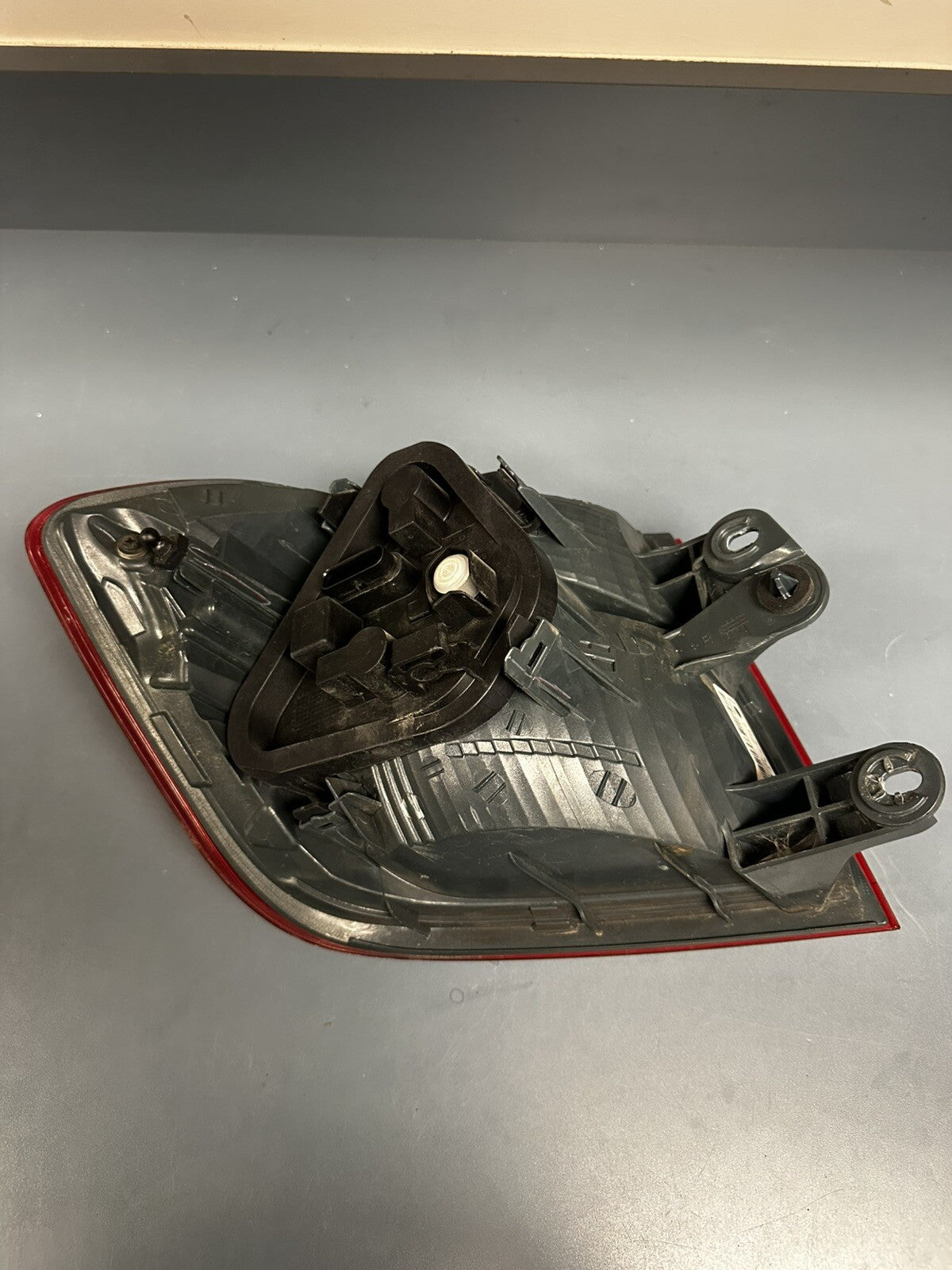 12-16 BMW F30 REAR RIGHT SIDE TRUNK OUTER STOP TAILLIGHT TAILLAMP OEM 7259896