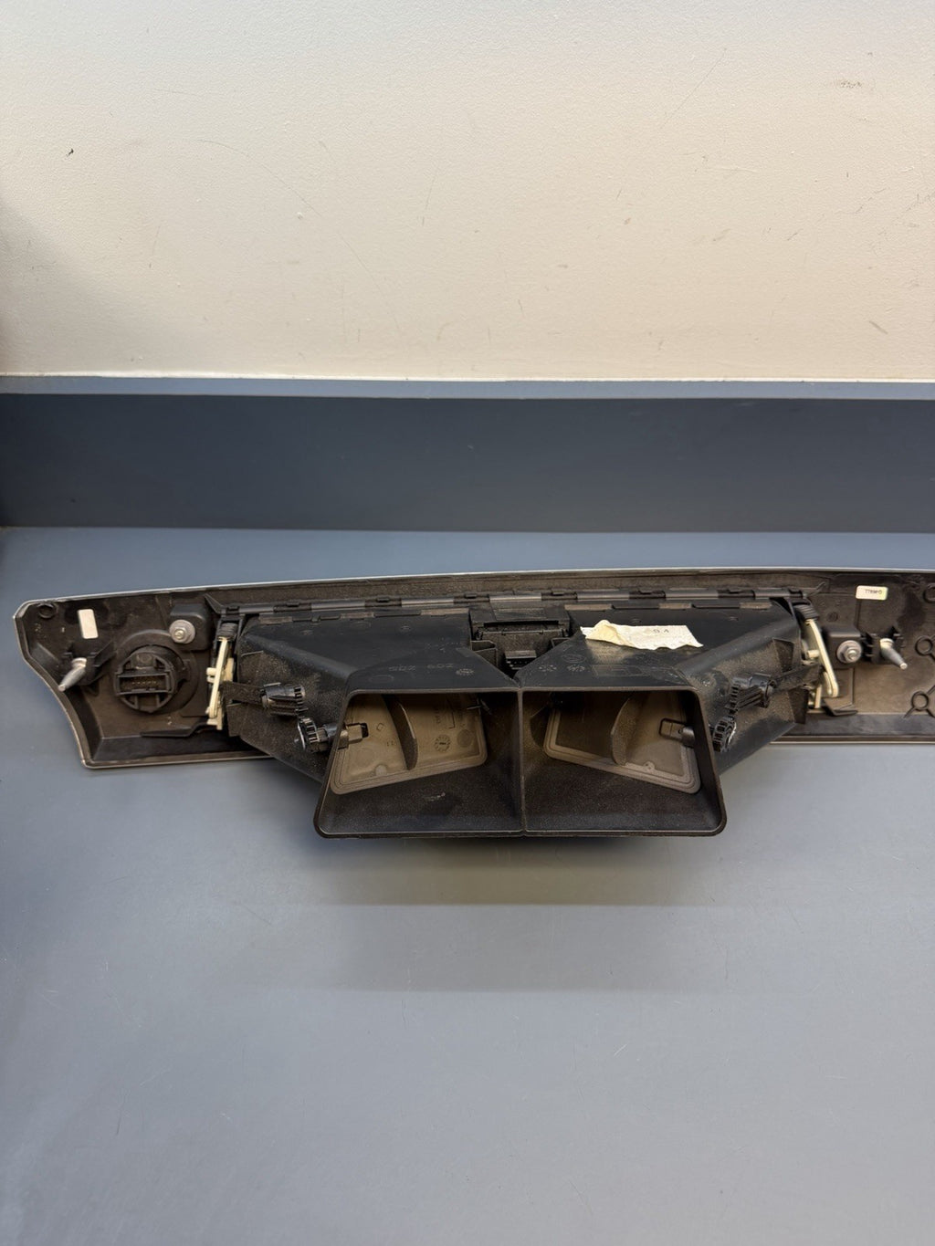 BMW 05-13 E90 3 SERIES RIGHT DASH VENT TRIM ALUMINUM OEM 9147391 *NOTE*