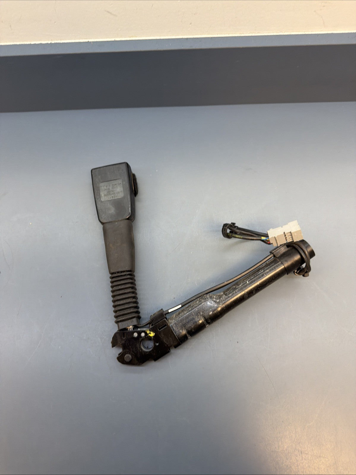 OEM BMW 7213564 Right Side Seatbelt Buckle Receiver E90 E91 E92 E93 E84 E89