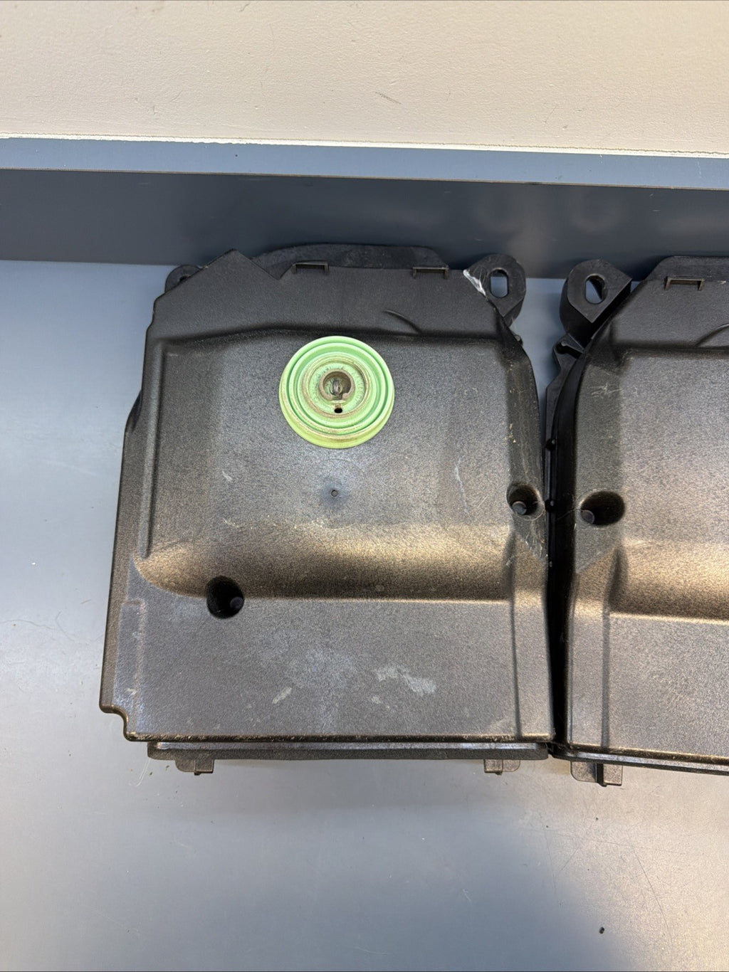 08-13 BMW E92 E90 3 SER FRONT LEFT & RIGHT HI-FI SUBWOOFER SET 9143143 9143144