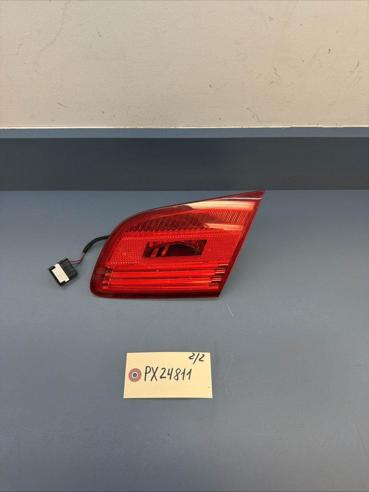 07-10 BMW E93 335 328 M3 Convertible Right Side Inner Trunk Lid Light 7162304