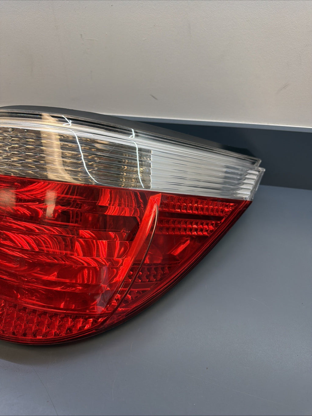 04 - 07 BMW E60 5 SERIES RIGHT PASSENGER TAIL LIGHT LAMP 7165740 OEM PRE LCI