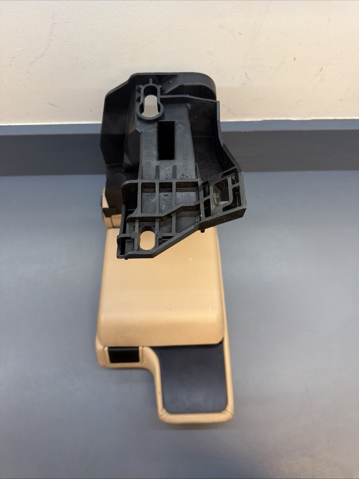 99-05 Bmw E46 325i 330i Front Center Console Arm Rest Lid Leather BEIGE 8213678