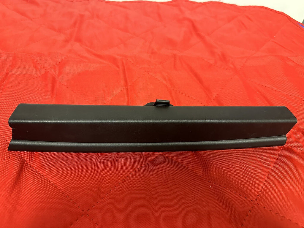 04-10 BMW E60 5 SERIES REAR LEFT SIDE DOOR QUARTER WINDOW SUN SHADE OEM 6984649