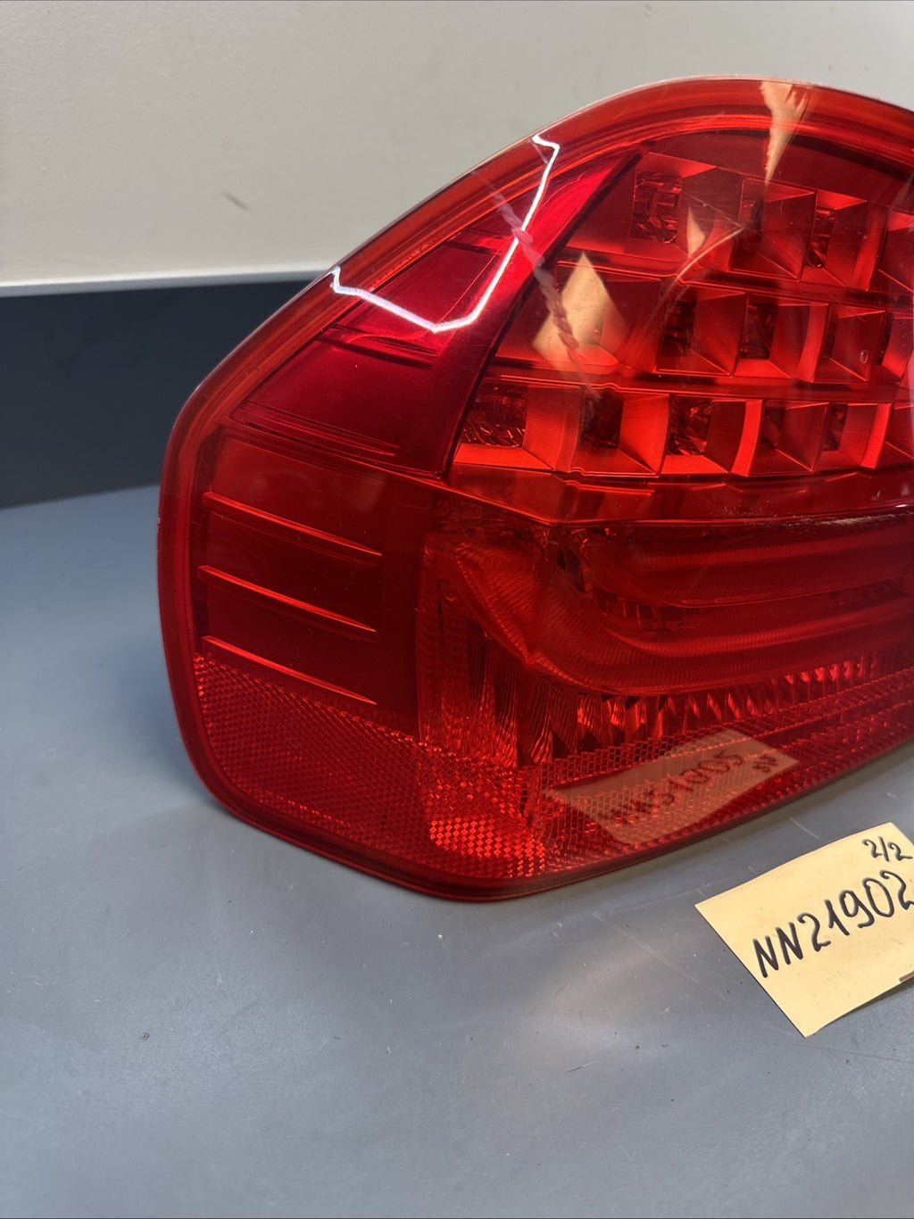 BMW 09-11 E90 LCI LEFT DRIVER SIDE REAR OUTER TAIL LIGHT OEM 7289429