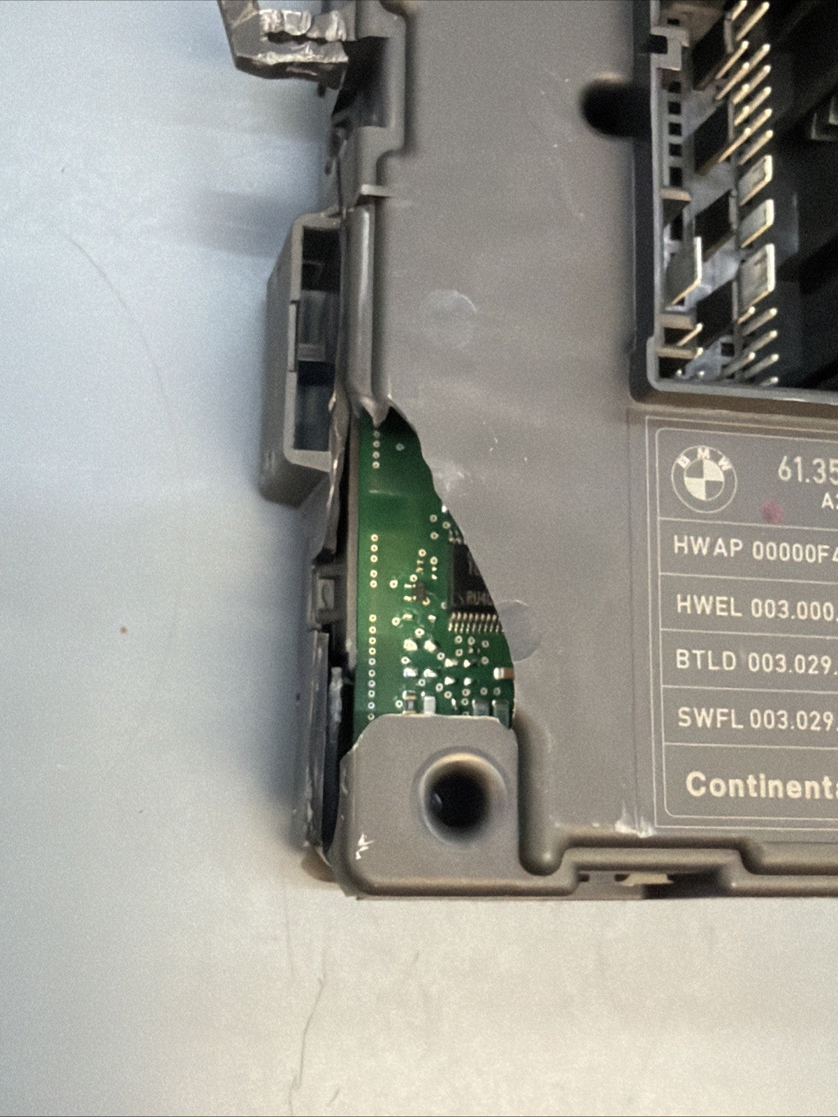 BMW F22 F30 F32 F36 F80 F82 F87 Rear Body Fuse Control Module 9329702 *DAMAGED*