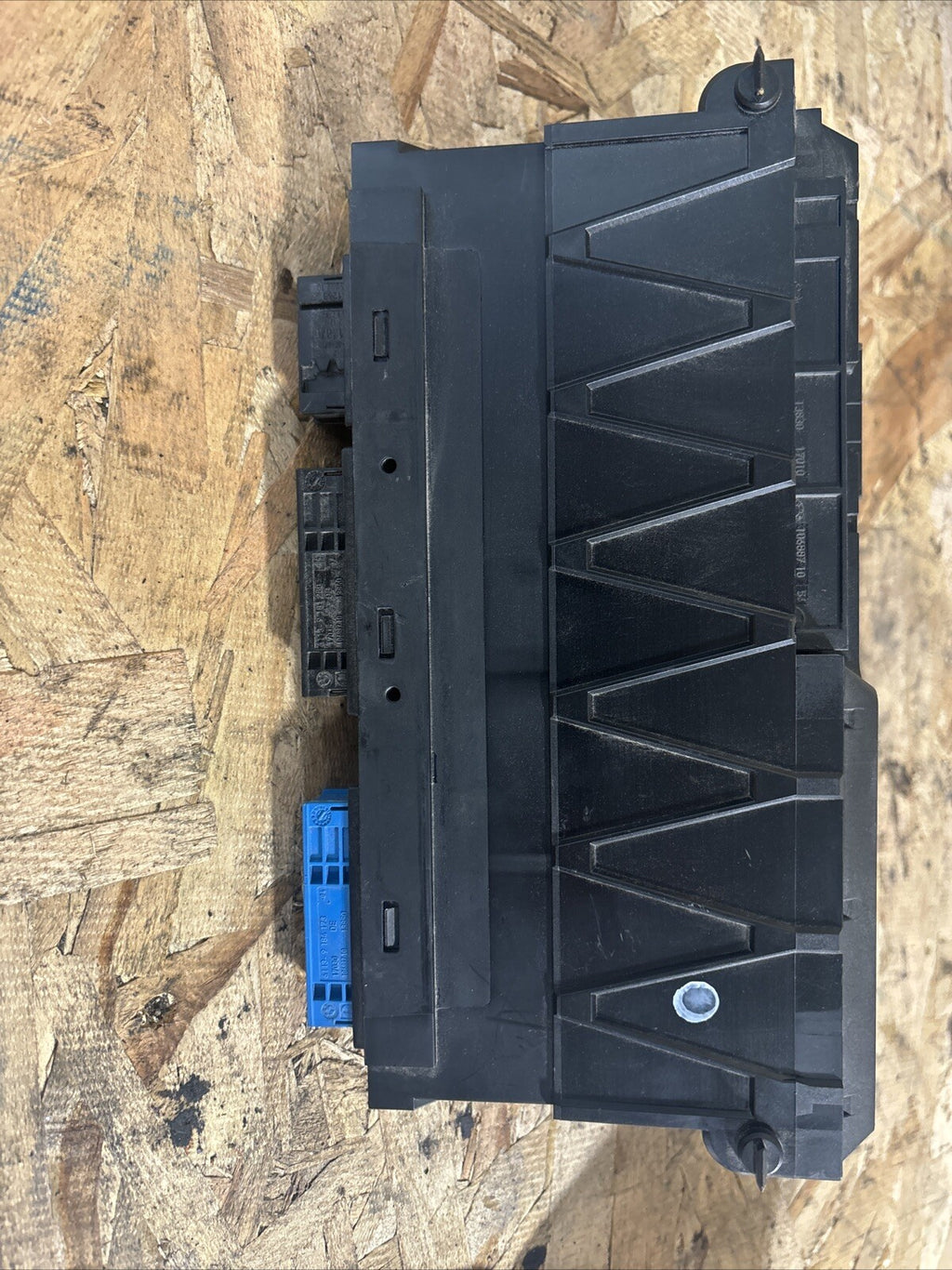 2011-2012 bmw x3 f25 front power distribution fuse relay box 9210863 OEM