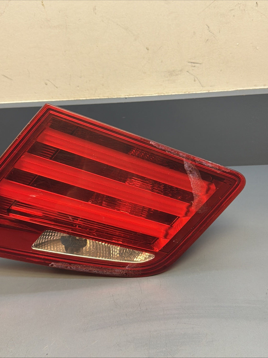2011-13 BMW 528I 535I 550I M5 F10 INNER TRUNK TAIL LIGHT RIGHT PASSENGER 7203226