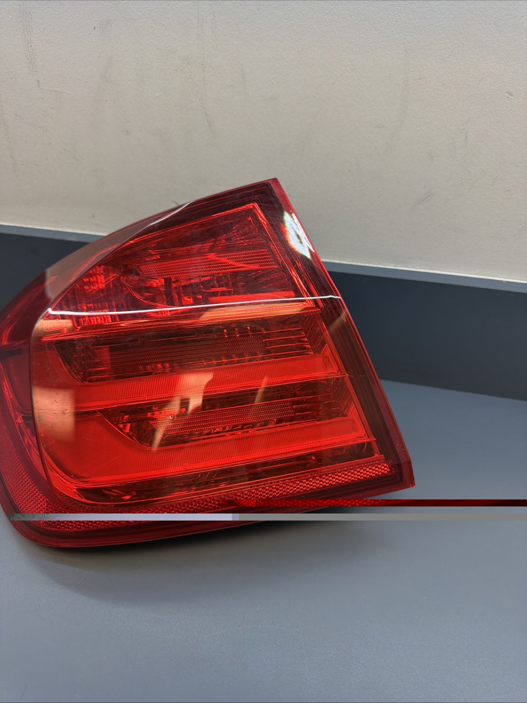 2011-2015 BMW 328IX F30 REAR LEFT SIDE OUTER TAILLIGHT LIGHT LAMP OEM 7372785