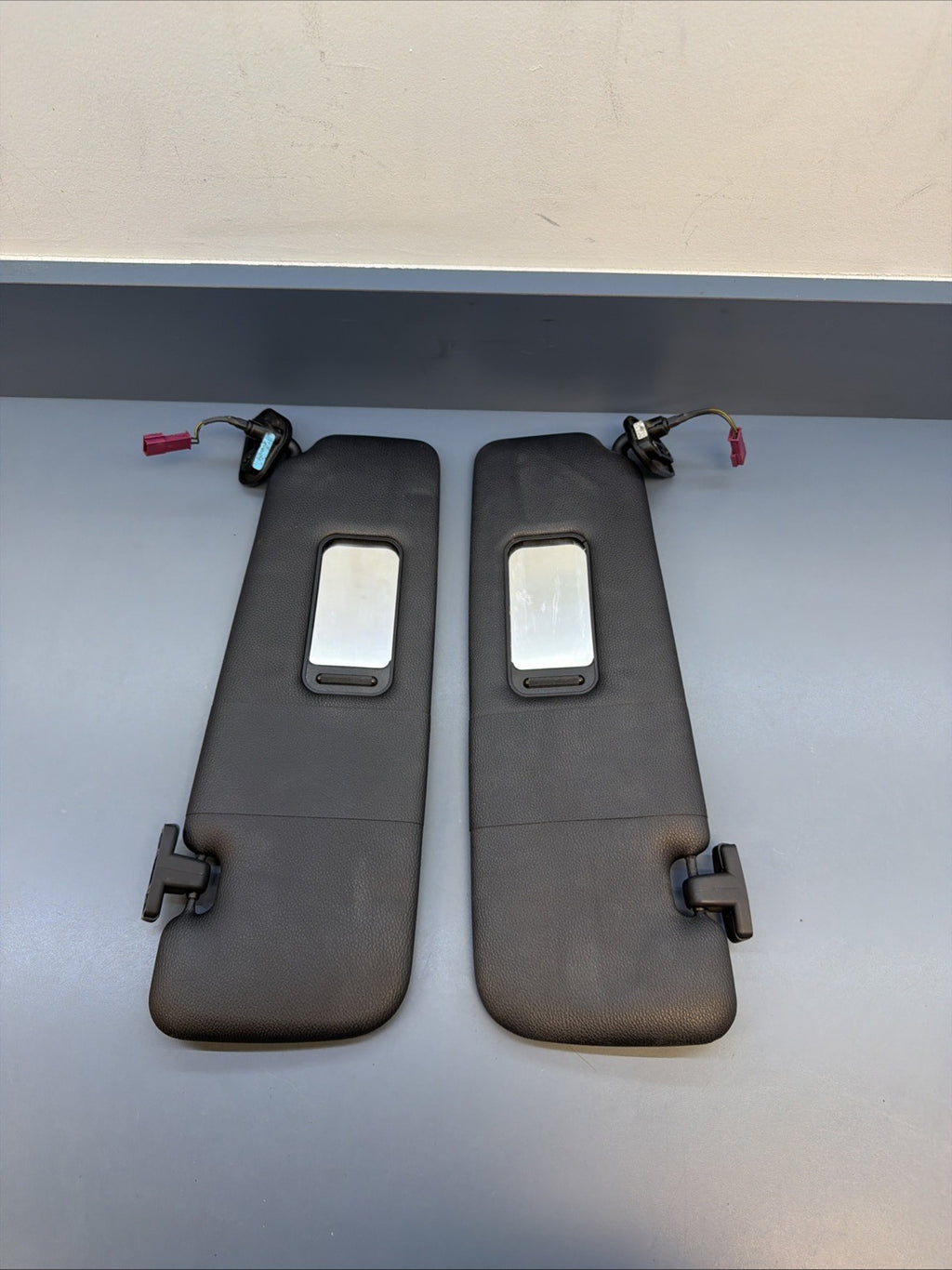 OEM BMW E88 E93 128 135 328 335 M3 CONVERTIBLE Left Right Sun Visor Black SET