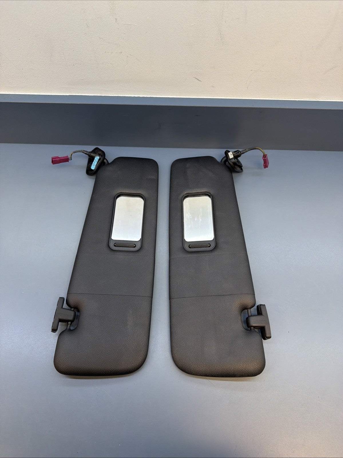 OEM BMW E88 E93 128 135 328 335 M3 CONVERTIBLE Left Right Sun Visor Black SET