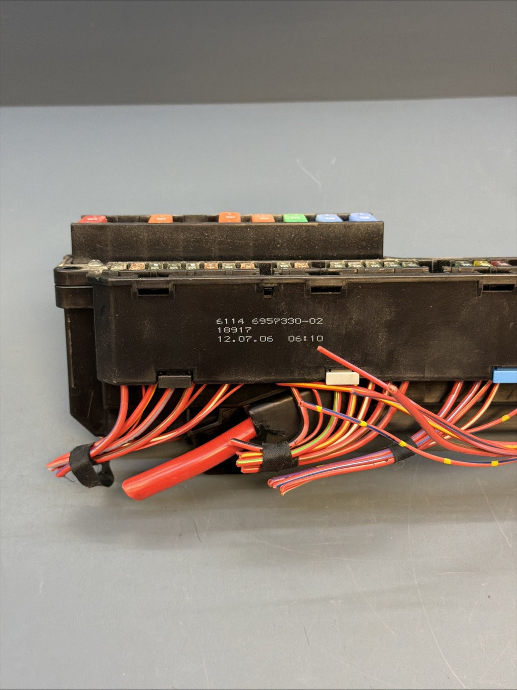 OEM BMW E60 E63 E64 Front Power Distribution Fusebox Fuse Relay Box 6957330