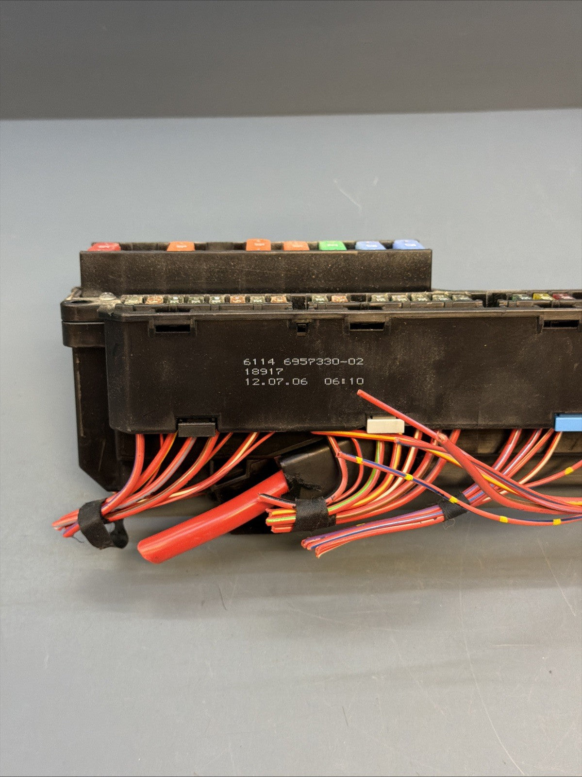 OEM BMW E60 E63 E64 Front Power Distribution Fusebox Fuse Relay Box 6957330