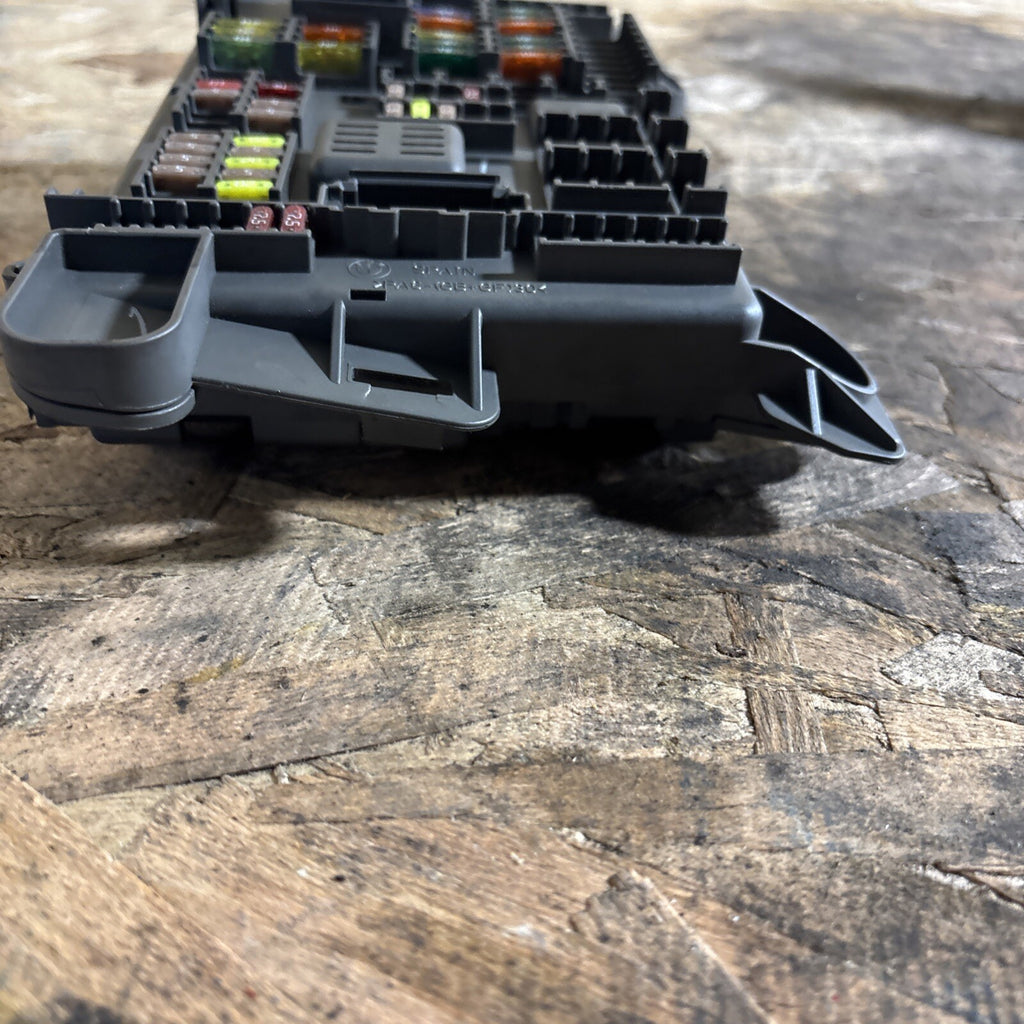 2010 2011 2012 2013 2014 BMW X6M TRUNK CABIN FUSE RELAY BOX 693168704