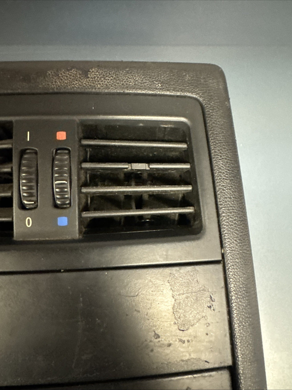 BMW 3 SERIES E90, REAR CENTRE CONSOLE TRIM WITH AIR VENT 7139048