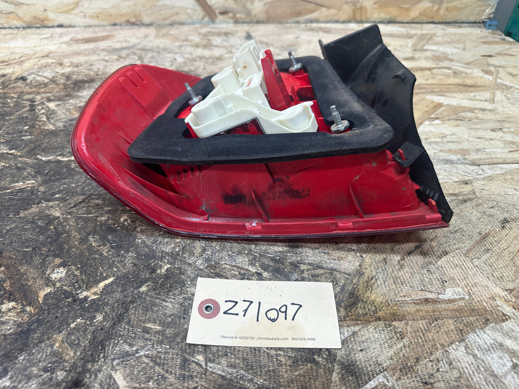 BMW 04-08 E90 3 SERIES OUTER FENDER TAIL LIGHT SET 2PC OEM 7161955+7161956