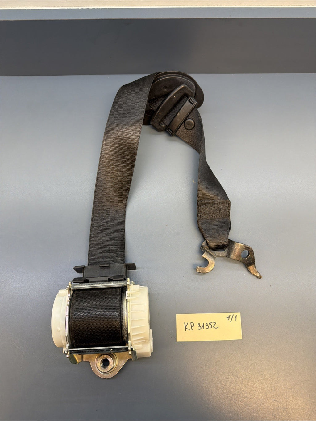2007-2011 BMW 328xi E90 Front Right Passenger Seat Belt 34006653C OEM