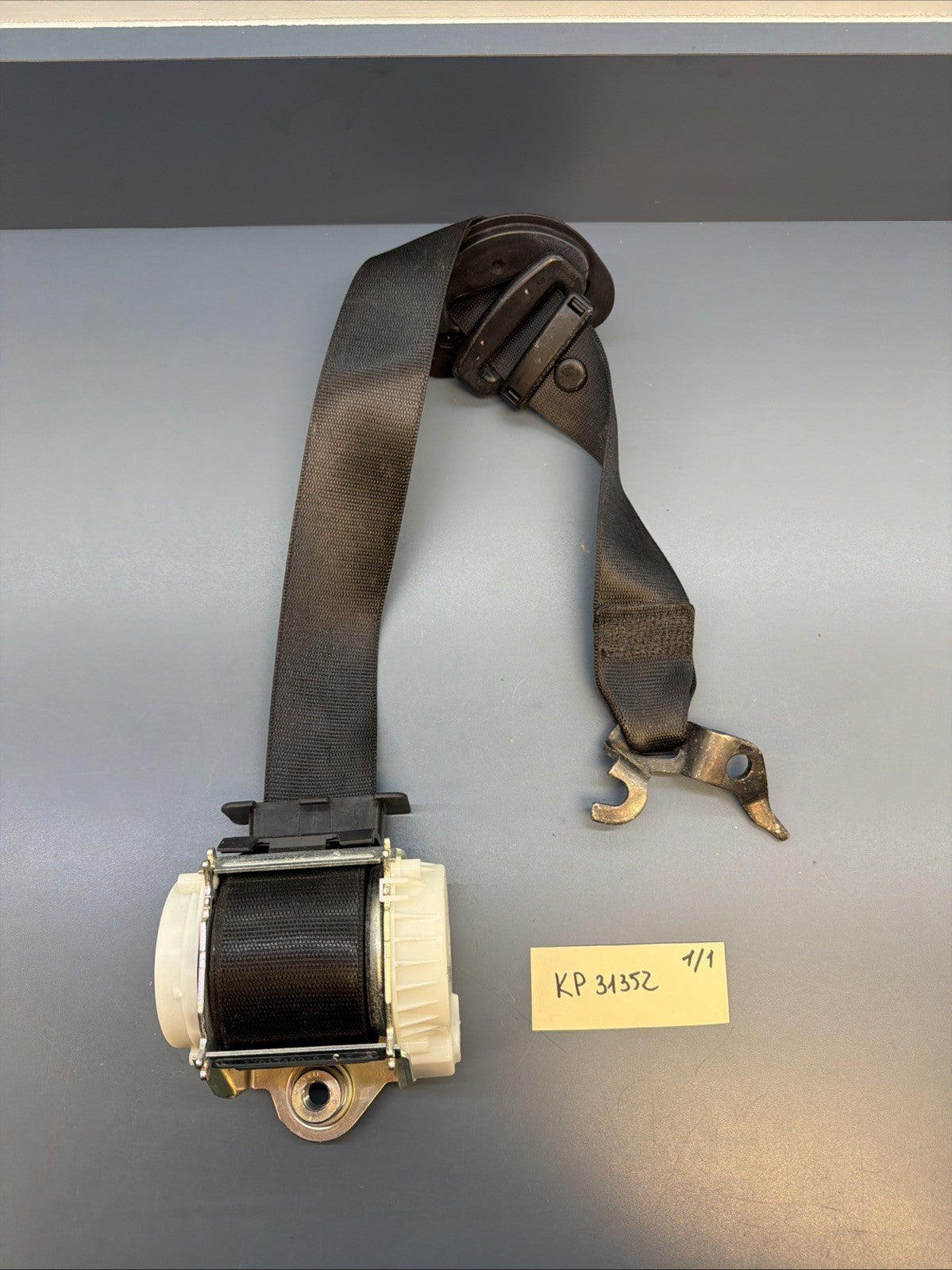 2007-2011 BMW 328xi E90 Front Right Passenger Seat Belt 34006653C OEM