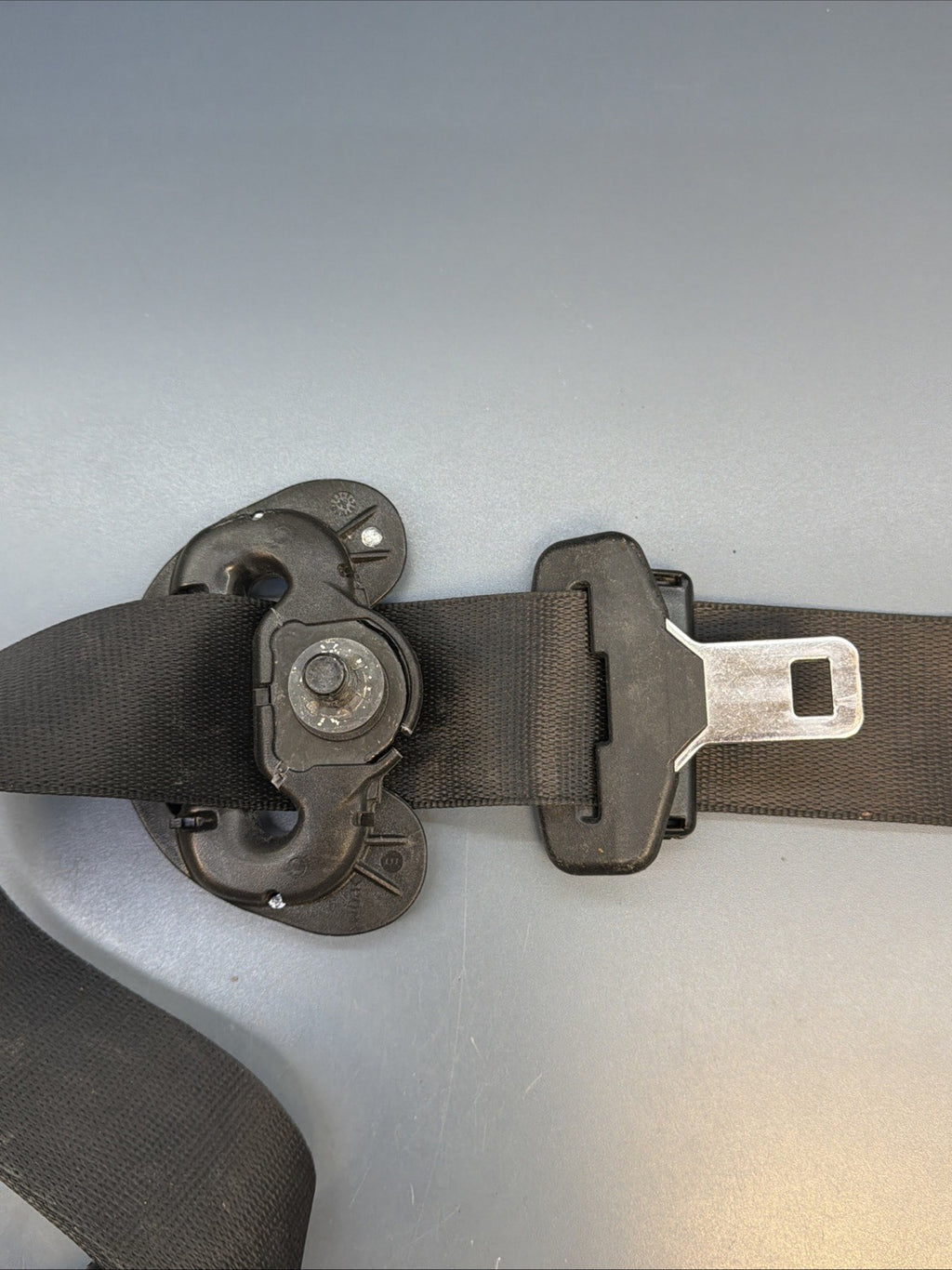 2007-2011 BMW 328xi E90 Front Right Passenger Seat Belt 34006653C OEM