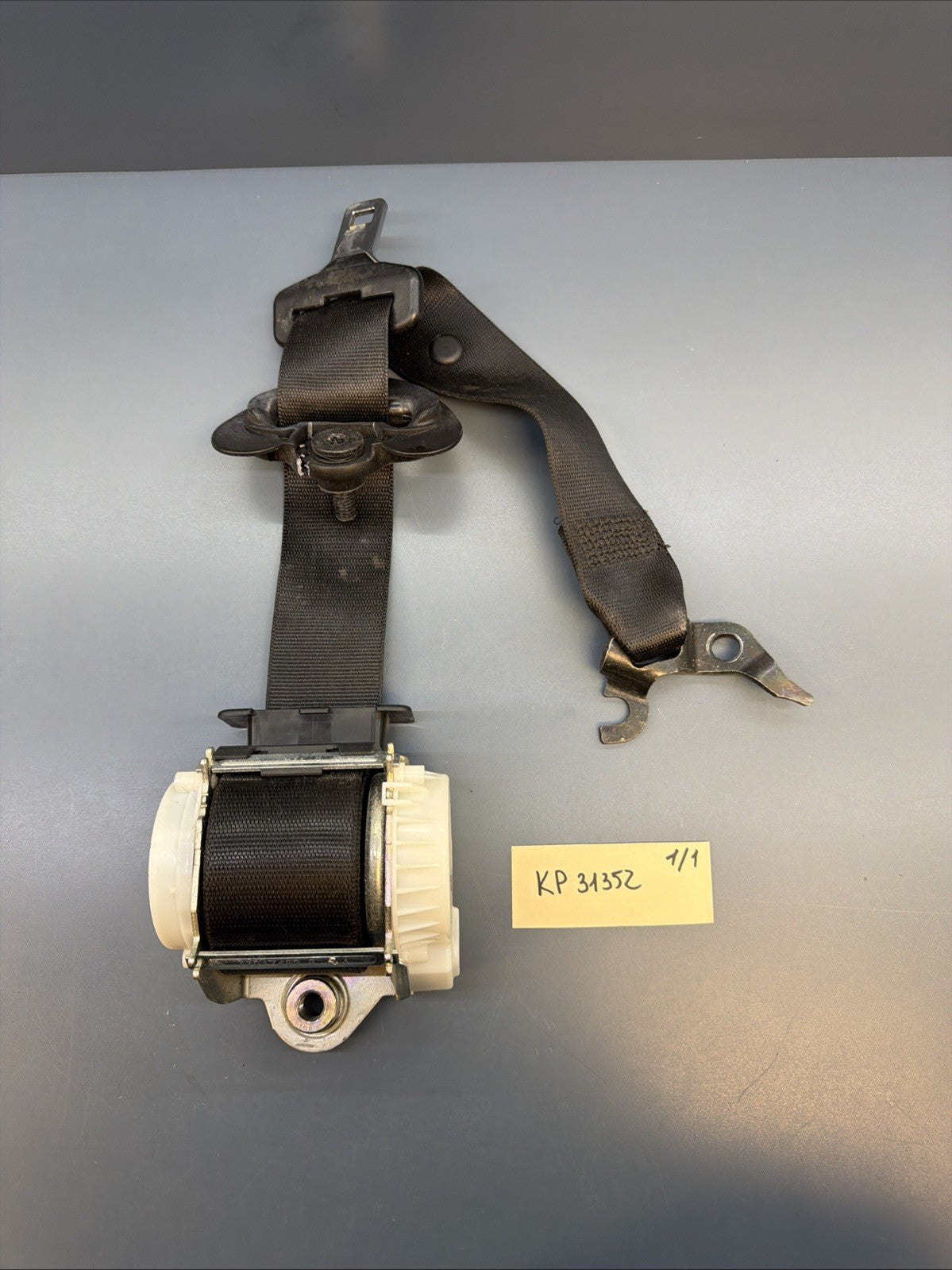 2006-2011 BMW 328i 335i E90 Left Front Seat Belt 72119117219 OEM