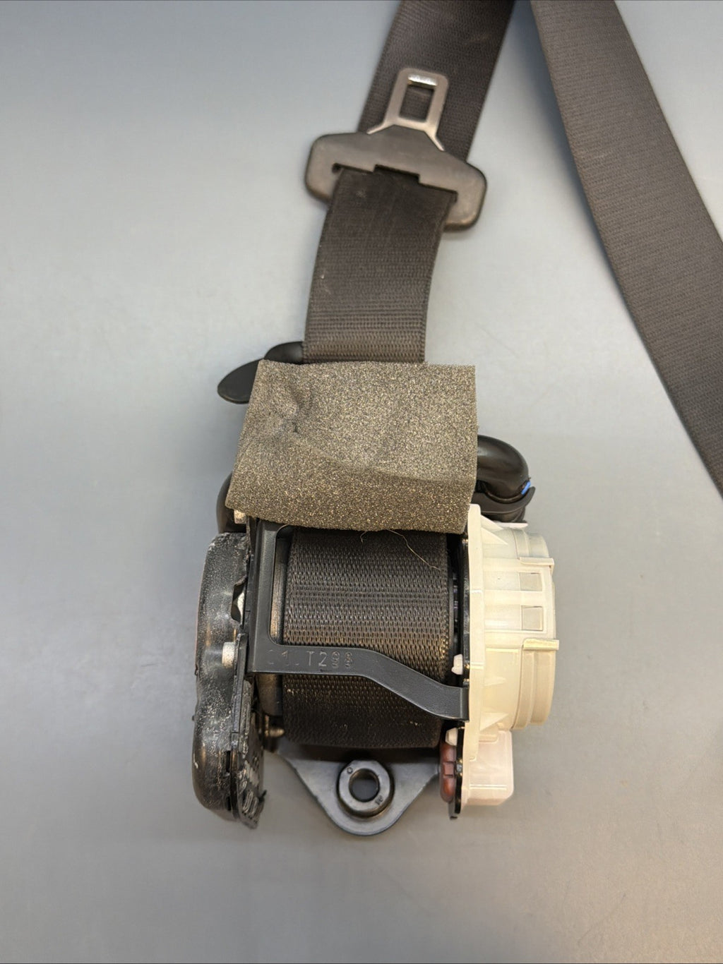 2011-2017 BMW X3 Front Seat Belt bucket passenger buckle S2736725001 OEM
