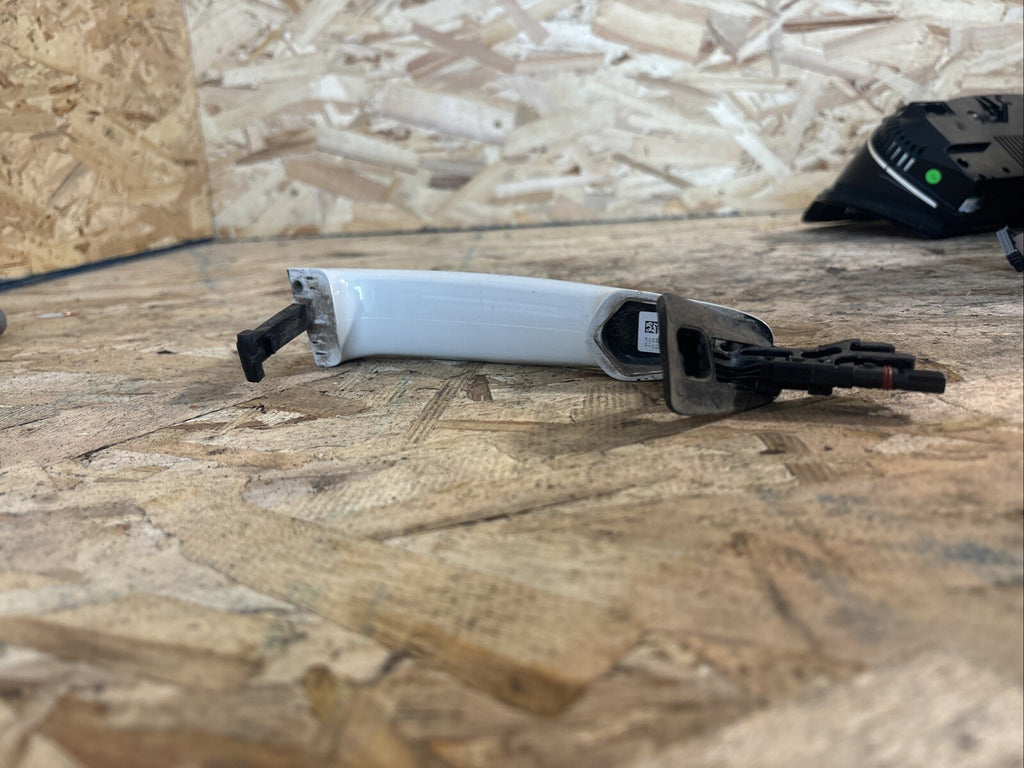 BMW X5 2010 DOOR HANDLE EXTERIOR PAIR 7209315 7138337