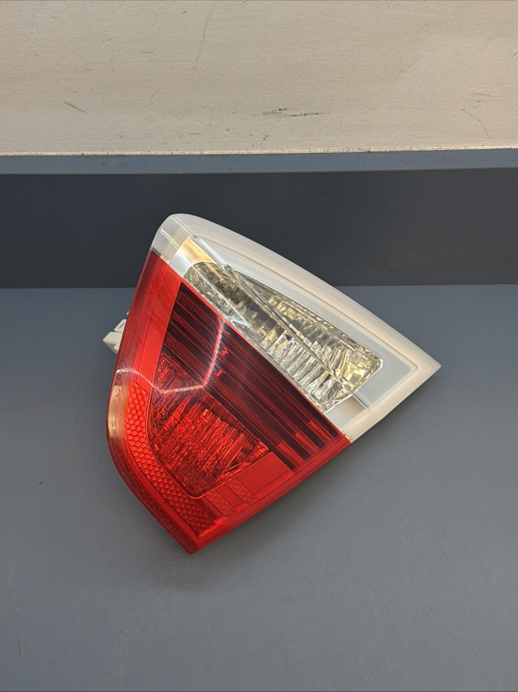 06-08 BMW E90 325i Rear Right Side Inner Tail Light Saloon 6937460 OEM PRE LCI