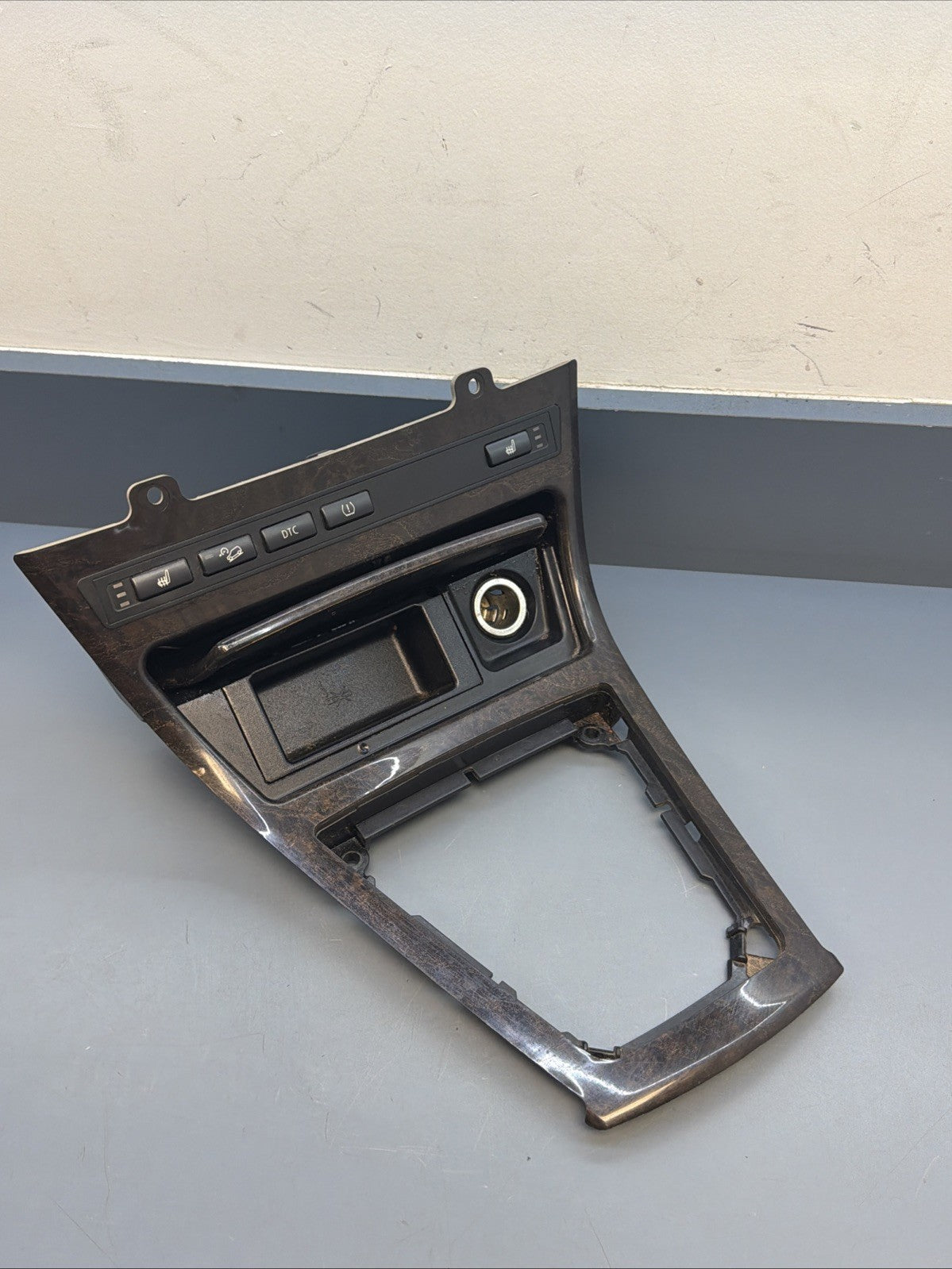 07-10 BMW X3 OEM SHIFTER TRIM BEZEL ASH TRAY W/HEATED SEAT SWITCH PANEL 3411706