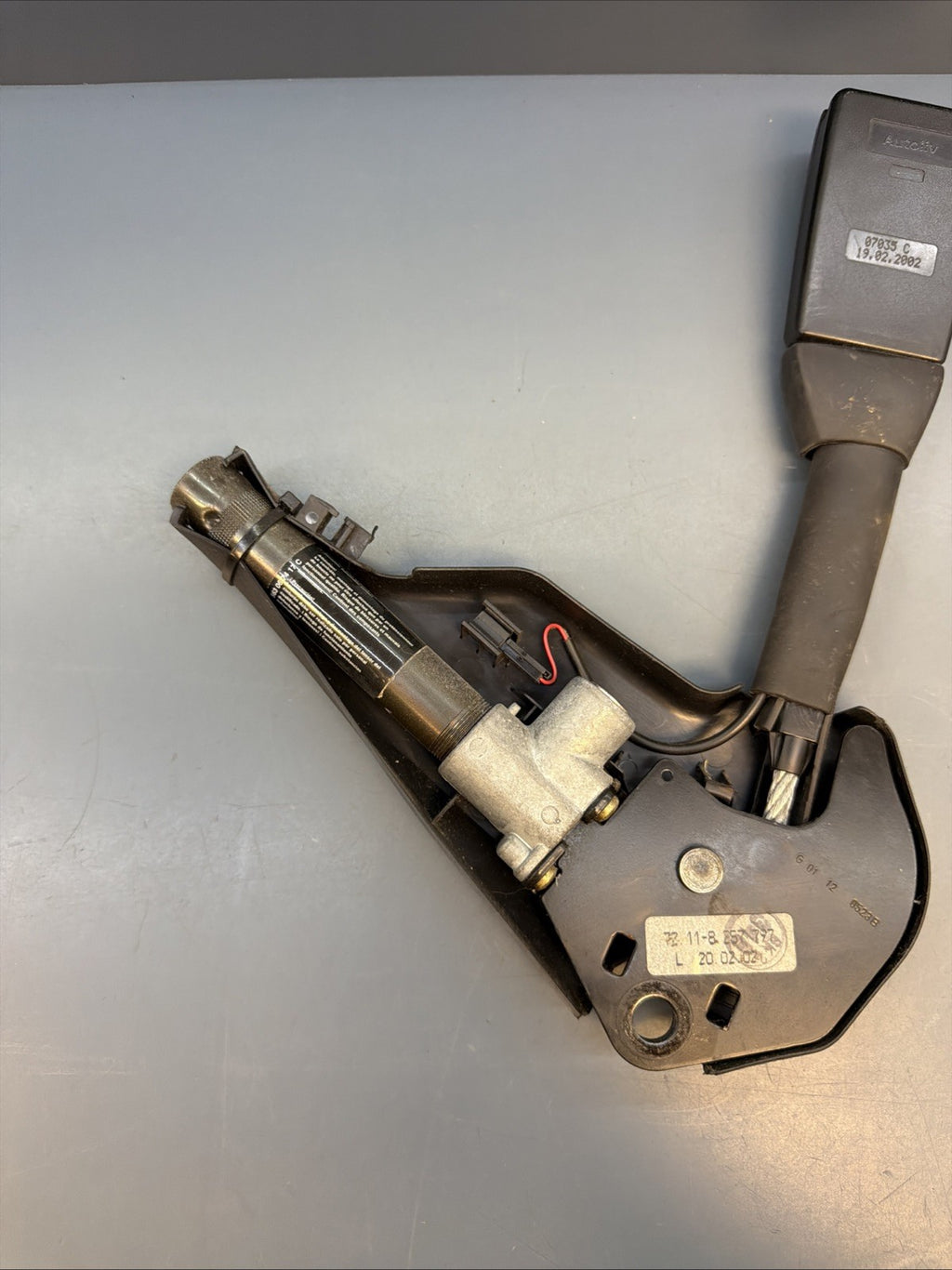 97-03 Bmw E39 5 Series Front Left Driver Seat Belt Buckle Latch Receiver 8257797
