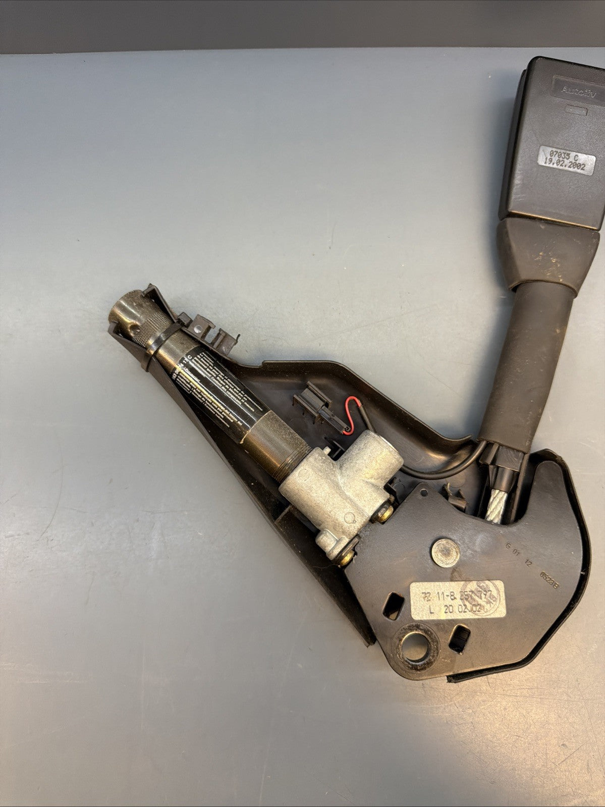 97-03 Bmw E39 5 Series Front Left Driver Seat Belt Buckle Latch Receiver 8257797