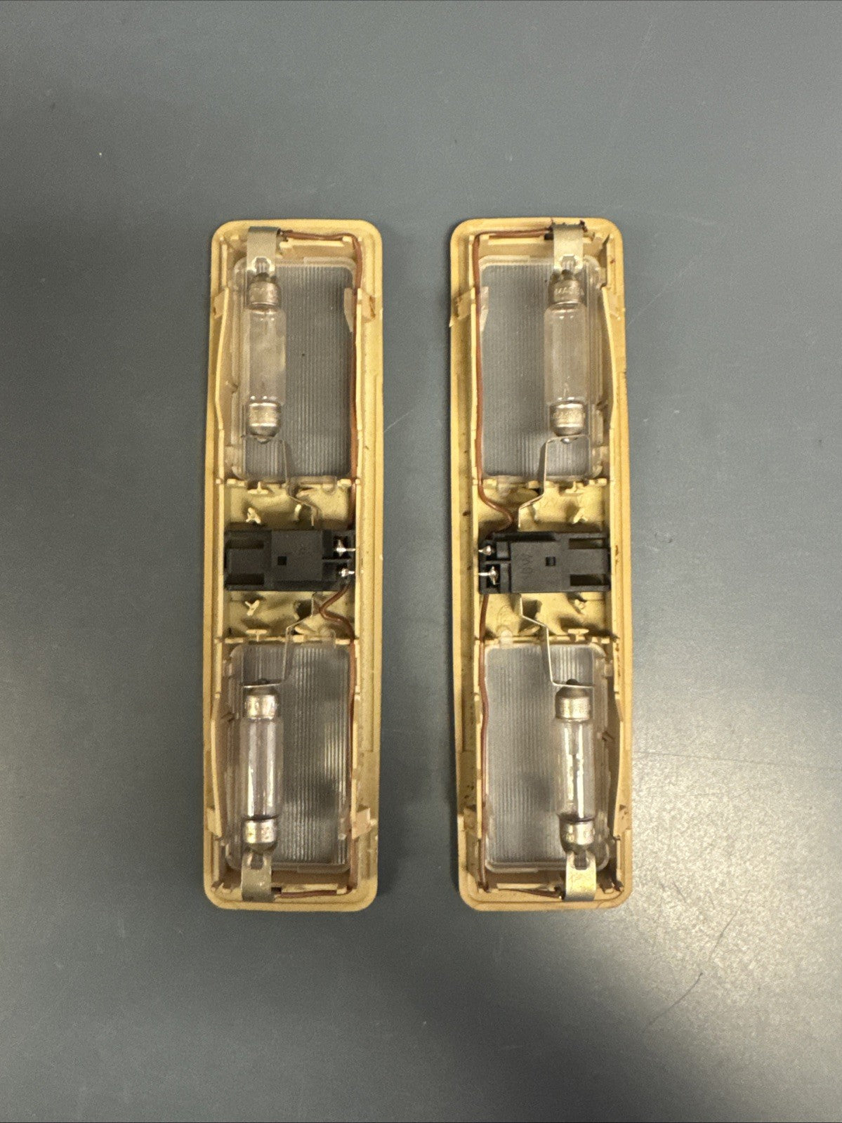 BMW E38 Interior Overhead Map Vanity Light Lamp Sand Biege 63318360011 OEM 2 pcs