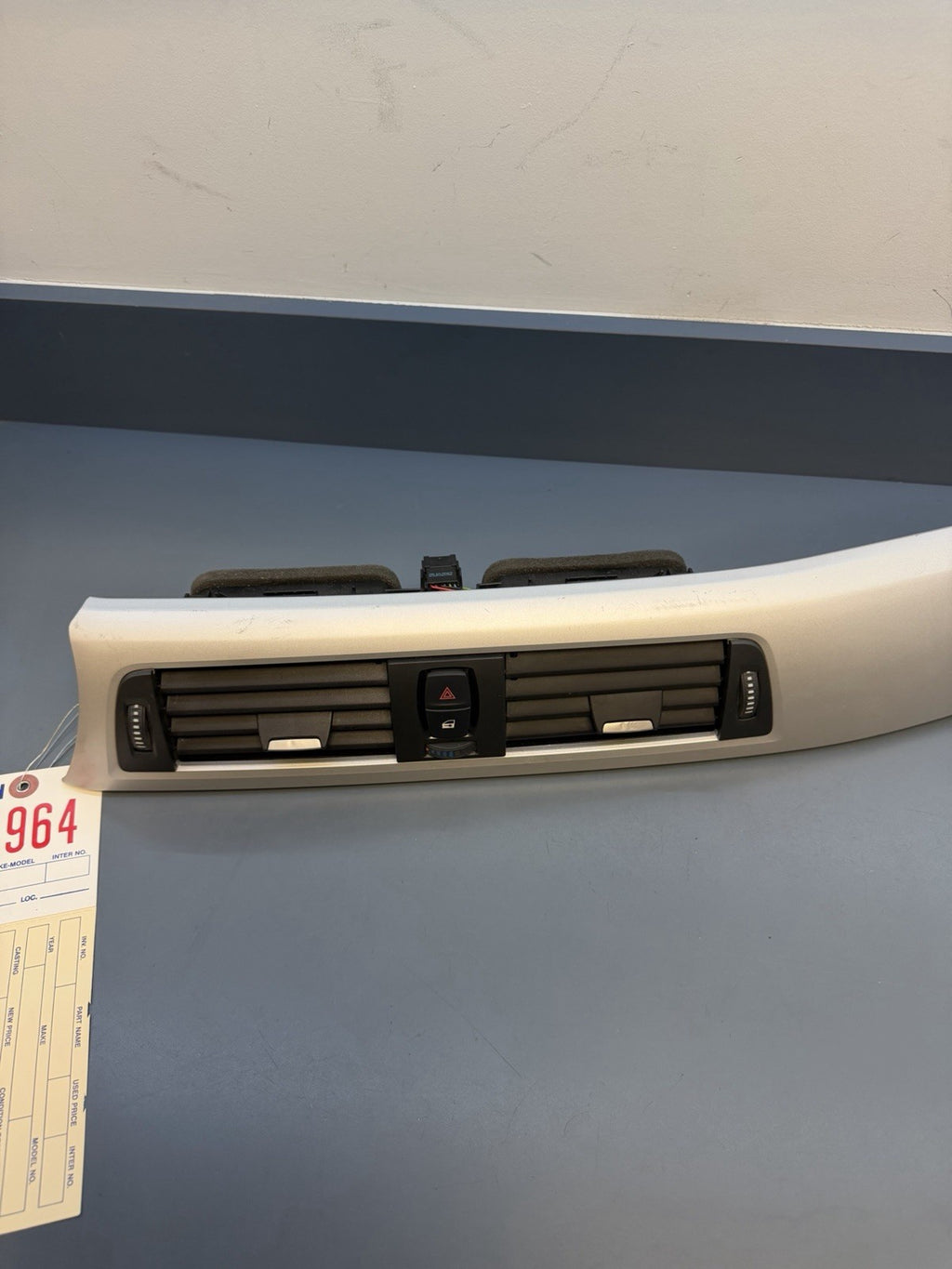 BMW F30 F31 F32 F33 F36 Center Dash Trim w/ Dual Air Vent OEM 9218552 9231206