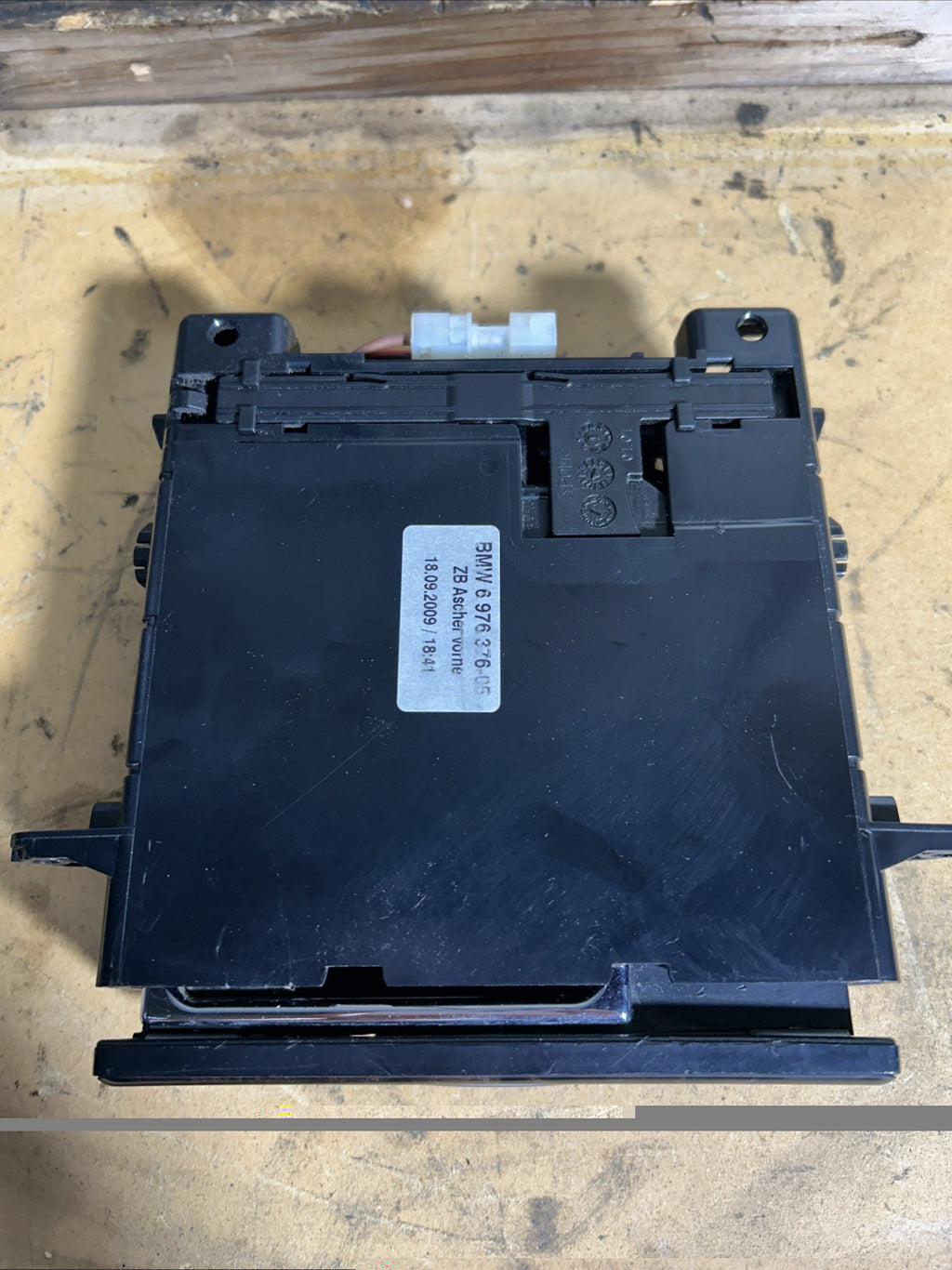 07-10 BMW E60 528i 530i 535i M5 Front Center Console Ash Tray Assy 6976376 OEM