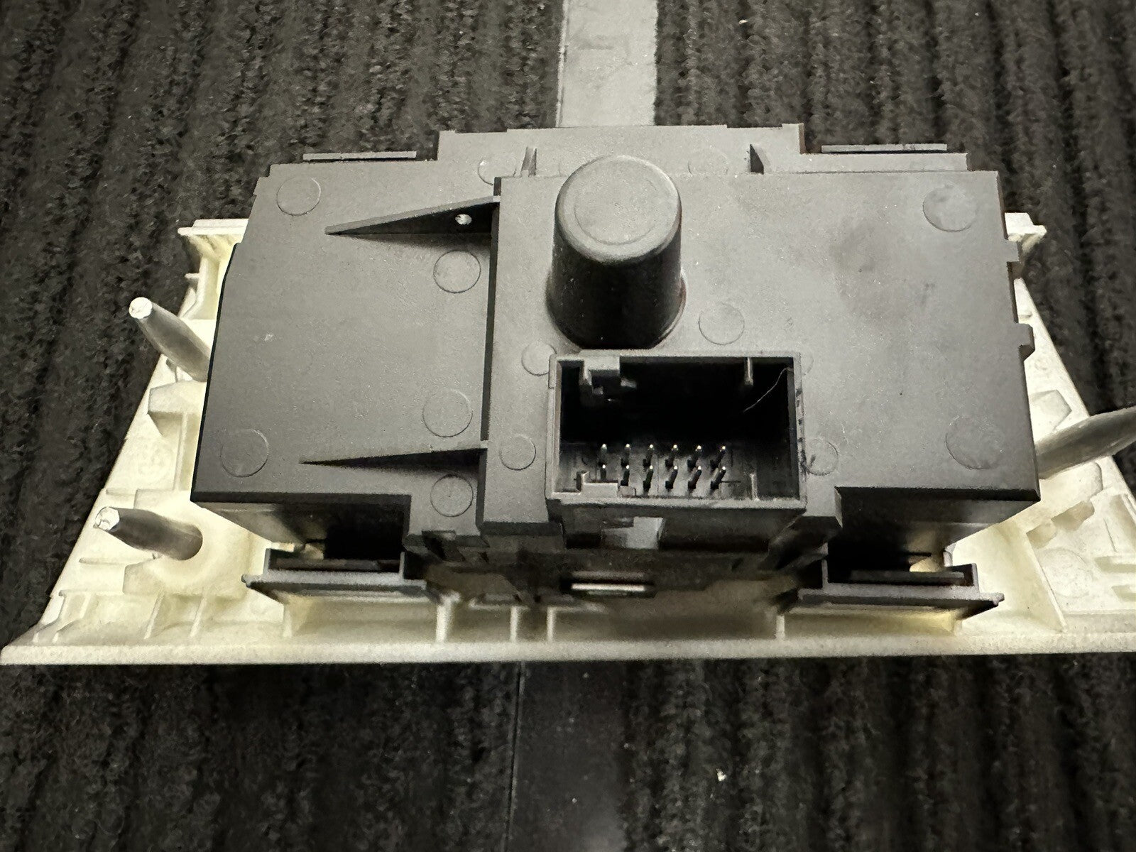 06-11 BMW E90 E91 E92 3 SERIES  HEADLIGHT FOGLIGHT SWITCH OEM 9185537