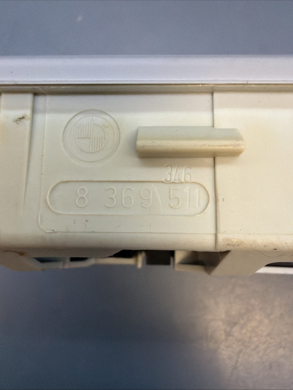 1997-2003 BMW E38 E39 Overhead upper dome light lamp switch panel OEM 8369511