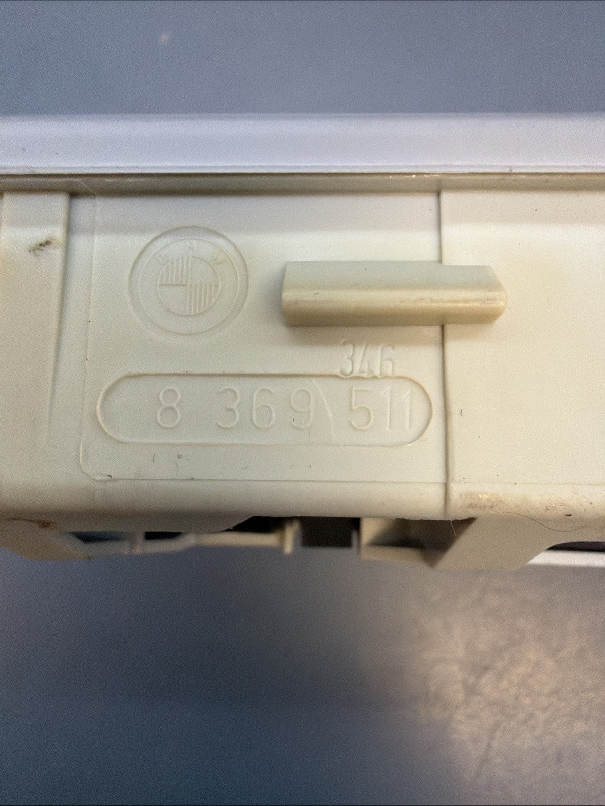 1997-2003 BMW E38 E39 Overhead upper dome light lamp switch panel OEM 8369511